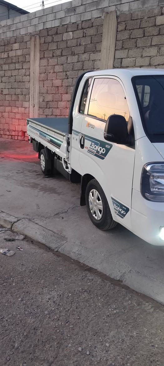 سلام عليكم كية حمل 2700 موديل 2023 رقم صلاحدين انكليزي شرط تحويل شرط محرك وشاصي وصبغ سيارة جديد ماشي 90 فقط عنوان موصل جانب الايسر سعرها 157 رقم الهاتف *********** //***********
