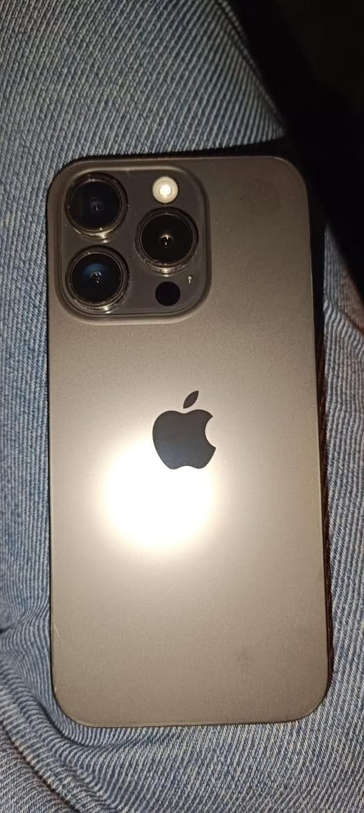 السلام عليكم للبيع ايفون 15 pro فقط موماكس بي هاذة الفطر البسيط ممبين الة تركز علية للعلم مو امريكي ١٢٨ بطارية ٨٧ ب٧٠٠ وبي مجال مكانة السيدية *********** او مراوس بجهاز اقل وفرق
