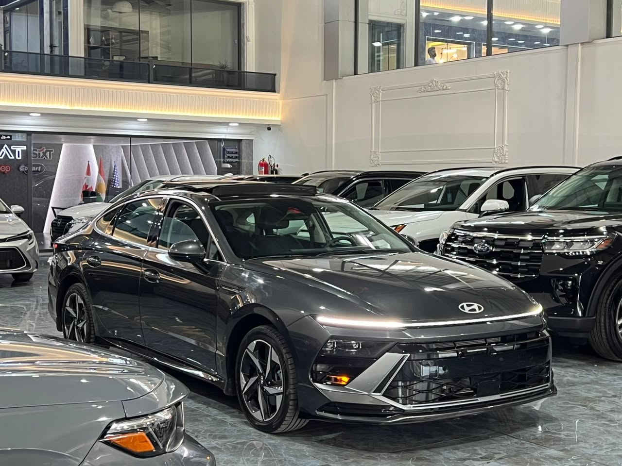 Hyundai Sonata 2025 Preferred Trend
سعر کلش مناسب 
صور حادث موجودە 
مواصفات كندية

✅ محرك 2.5 لتر 4 سلندر اقتصادي وقوي
✅ ناقل حركة أوتوماتيك 8 سرعات
✅ شاشة معلومات وترفيه كبيرة
✅ دعم Apple CarPlay و Android Auto
✅ تشغيل بصمة (Smart Key) وزر تشغيل
✅ رادار أمامي ونظام المحافظة على المسار
✅ كروز كنترول ذكي (Adaptive Cruise Control)
✅ حساسات أمامية وخلفية
✅ كاميرا خلفية
✅ مقاعد مدفأة
✅ مقود (ستيرن) مدفأ
✅ فتحة سقف بانوراما
✅ إضاءة LED أمامية وخلفية
✅ شاحن لاسلكي للموبايل
✅ نظام مراقبة النقطة العمياء
✅ نظام التحذير من الاصطدام الأمامي
✅ جنوط ألمنيوم رياضية
✅ مكيف أوتوماتيك مزدوج التحكم
✅ دخول ذكي بدون مفتاح

🔹 السيارة كلش نظيفة
🔹 بيها فقط نص الجاملخ الأمامي الأيمن صبغ بدون دواخل
🔹 دخول جديد
🔹 تگدر تترقم إقليم
🔹 السيارة موجودة في دهوك

📞 للمزيد من المعلومات:
***********
