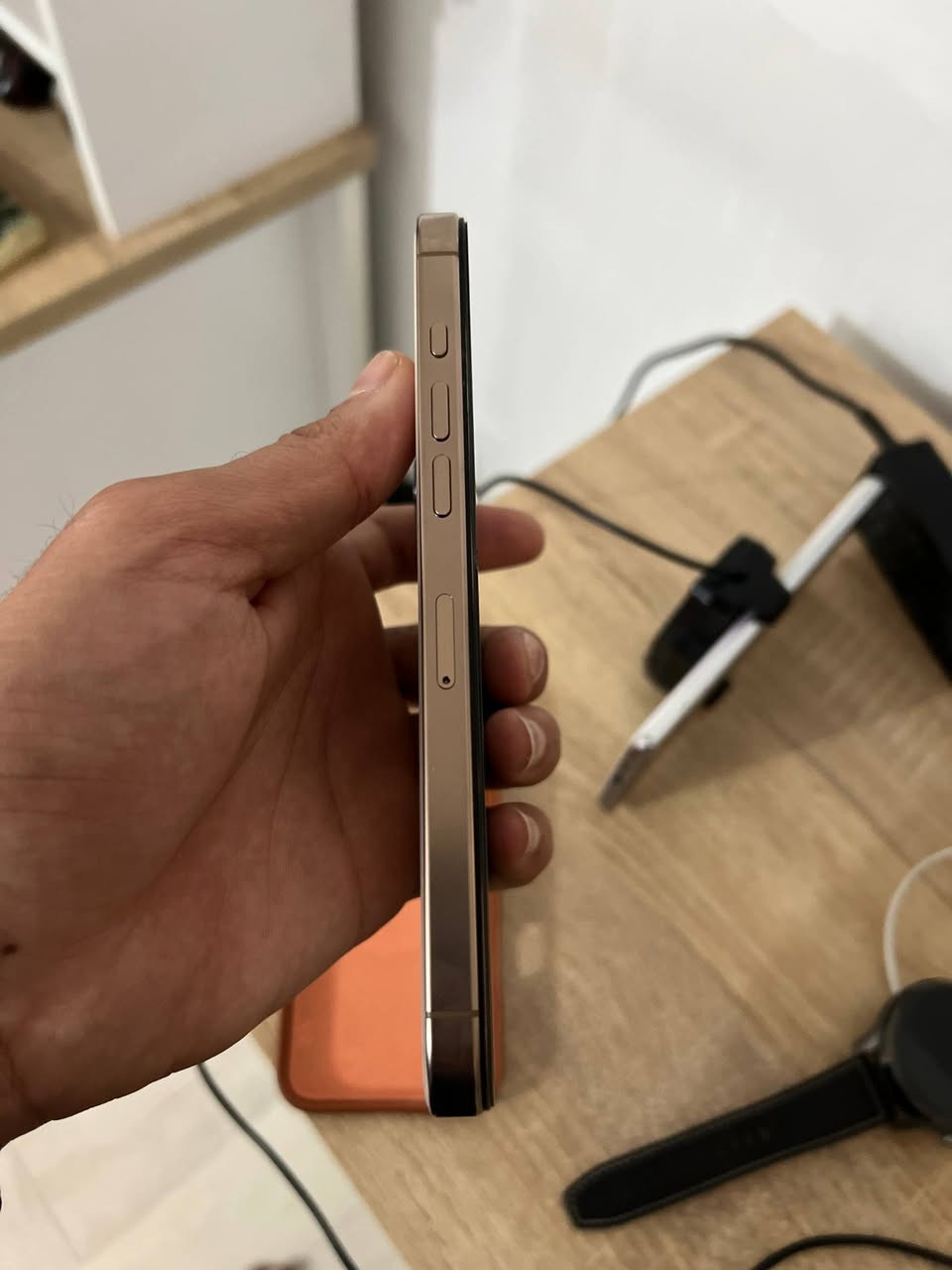 السلام عليكم  ايفون 16pro max للبيع  ذاكره 256  بطاريه 90
الجهاز مستبدل شاشه فقط 

و جهاز تخطي 
 
سسعر 750 قفلل 

مكان بغداد محموديه توصيل ماكو 

تواصل خاص


**إذا كنت صاحب هذا الإعلان وتريد حذفه لأي سبب، رجاءا أرسل رسالة إلى الدعم الفني**