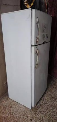 ثلاجه شرط التجميد نوعيتها الحافض نضيفه السعر 100الف هذا رقمي0781056827...