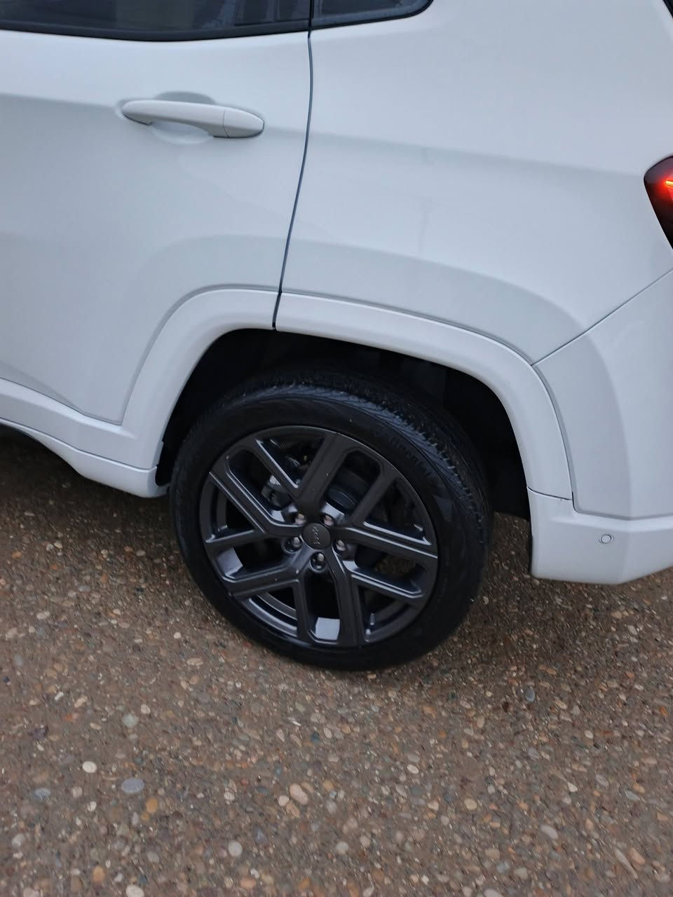 جیب كومباس لمتد
موديل2024 فول للاخير
ماشية 3 الف فقط
سيارة بدون صبغ باب مبدل بلادي نفس لون
سعر 198 
مكان كركوك ***********
