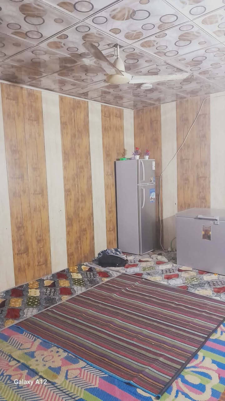 السلام عليكم بيت للبيع 100 متر بسمي بحي عصام وره السجه ثالث بيت مقابيل المولده حاليا امئجره 125 الف مستعجل عله بيعته السعر 26 بيت حلو ومرتب من الداخل مثل ماشوفون *********** اني صاحب البيت
