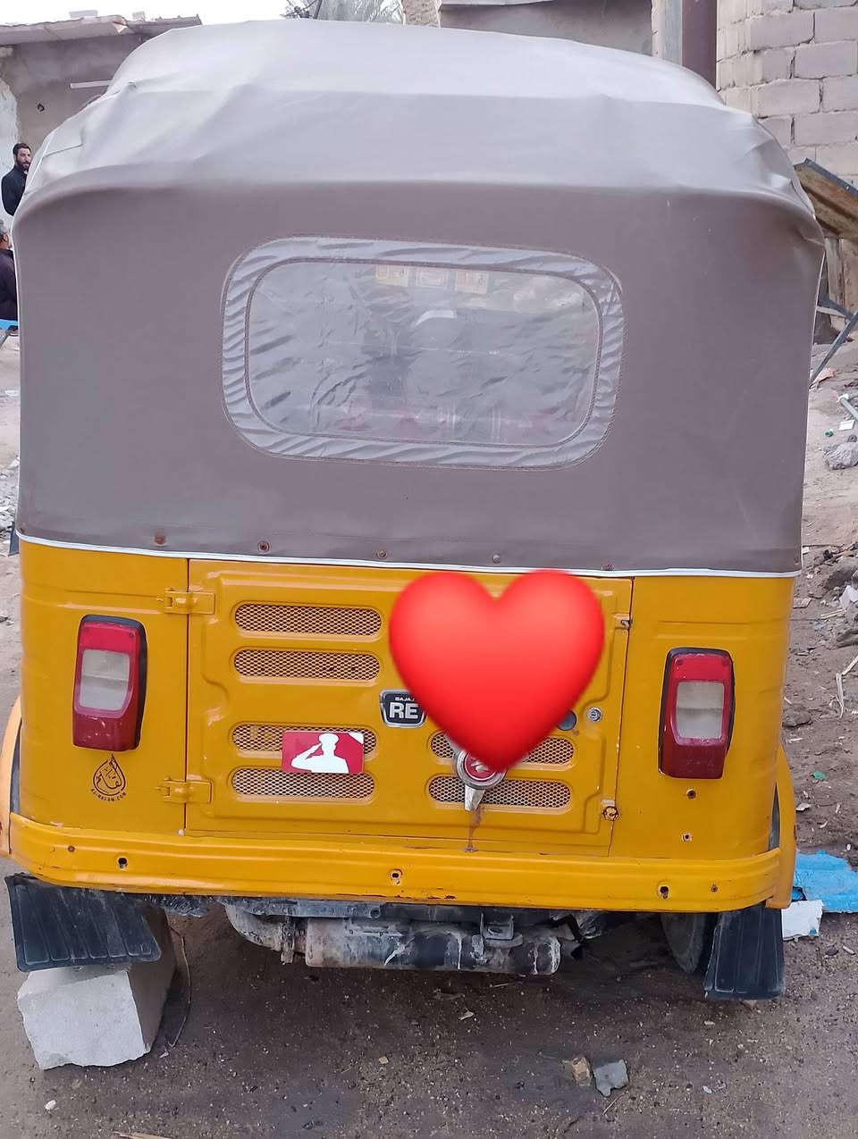 تكتك باجاج مديل 18 رقم وسنوية 
محرك 21 كهربائية كلشي شغال 
السعر 5500وبيها مجال
المكان البصرة ابو صخير 
الرقم ***********
