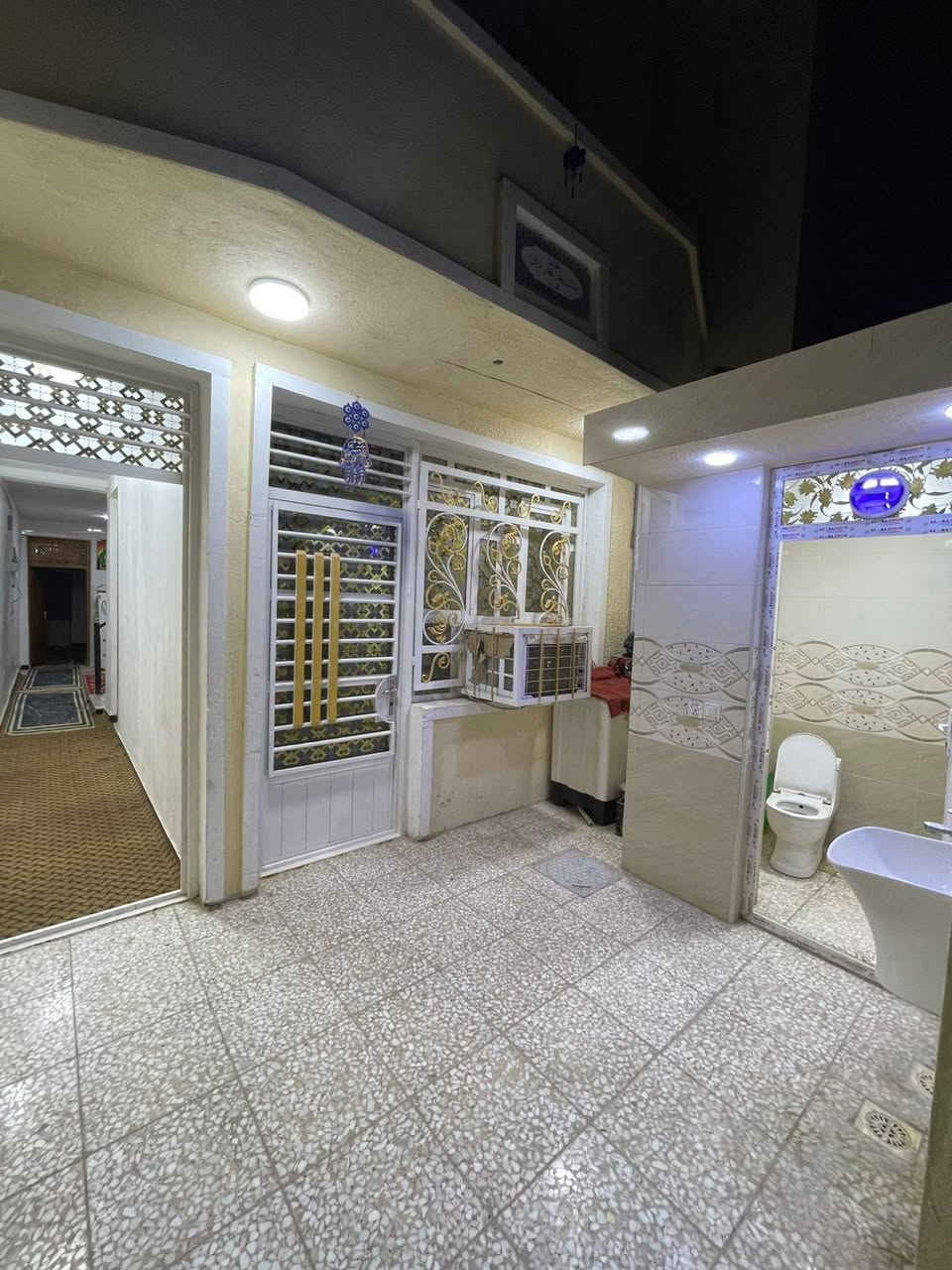 بيت طابو زراعي سند 25 طابقين مساحه 100م استقبال ومطبخ 3غرفيتن توم وساحه درج وحمام ومنور  سعر 105بي مجال قليل زعفرانيه دور الصحه الاولى قريب مدرسة واسط سده الجنابين رقم *********** احمد للعقار
