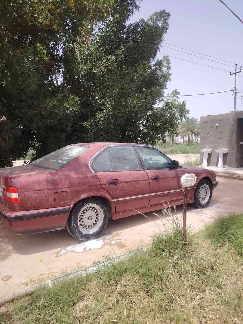 #اللهم_صل_على_محمد_وال_محمد
للبيع فقط 
BMW525i
السيارة جاهزة ع الاخير صبغته حلوة ضربتها فقط الجاملغ الخلفي جهه السائق كير محرك كفالة تبريد ثلج دوشمة جلد فتحة كهربائيات كاملة تايرات جدد قبل شهر شديتهن باتري جديد بعده بالضمان هم 
السيارة رقم بغداد بسمي مشروع وطني تحويل ثاني يوم 
معروضة 65 وبيها مجال 
للعلم محركها مسكر عدل 

غير متواجد ع التواصل رقم الهاتف ***********
