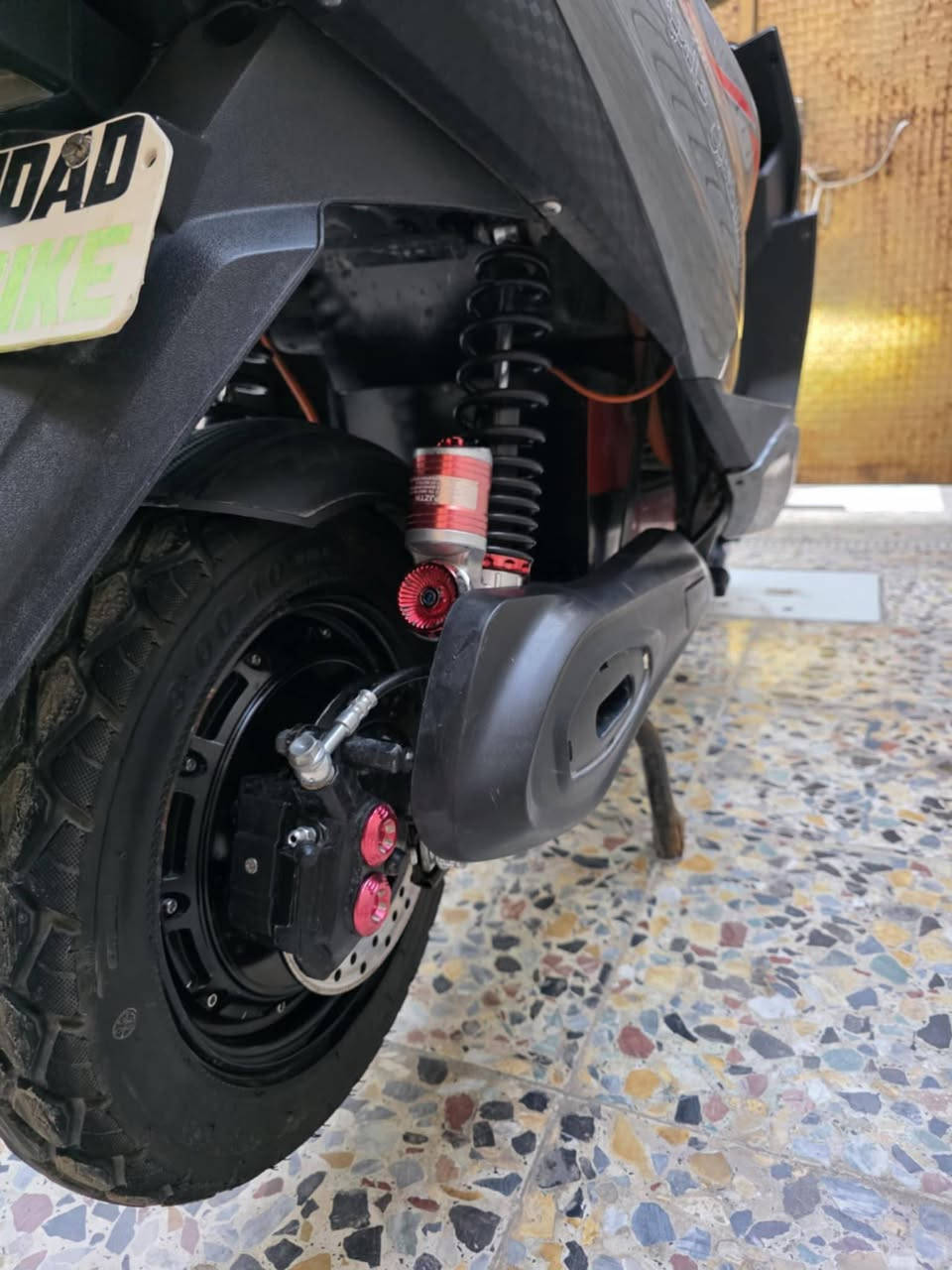 دراجة شحن
بطاريات مبدلهة قبل اسبوع نوع "ولي" مدى 60 كيلو.
ضرر تريشة و جاملغ امامي مثل ما موضح بل صور.
العداد سرعة ما مضبوطة.
ملف 1500 .
سرعة 80 حقيقي .
السعر 550 وبيهة مجال.
للأستفسار.خاص


**إذا كنت صاحب هذا الإعلان وتريد حذفه لأي سبب، رجاءا أرسل رسالة إلى الدعم الفني**