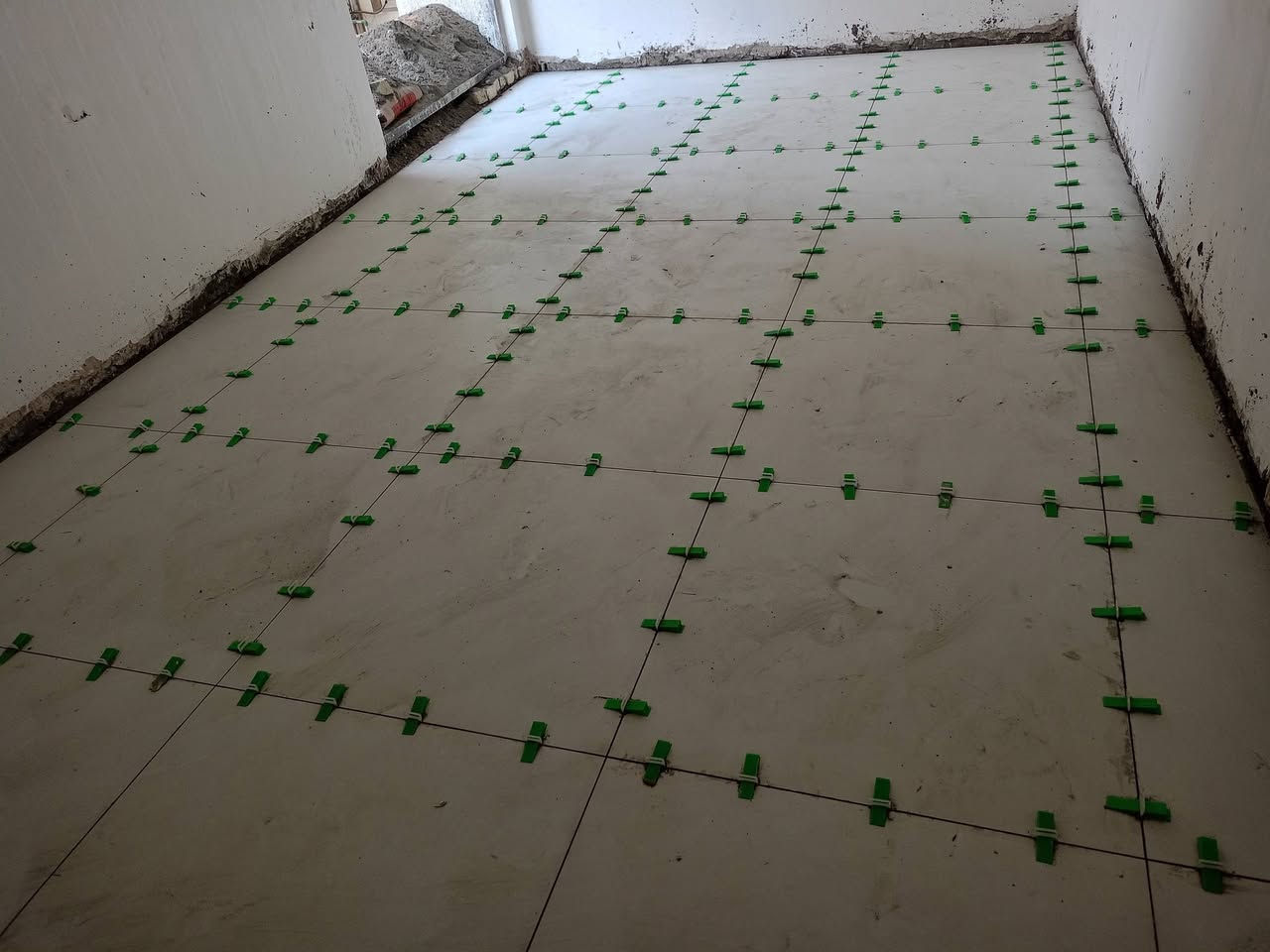 السلام عليكم خلفه سيراميك بورسلين الواح ومرمر واشتغل واجهيات شغل درجة اولى وتسليم مهندس وهدا رقمى ***********
