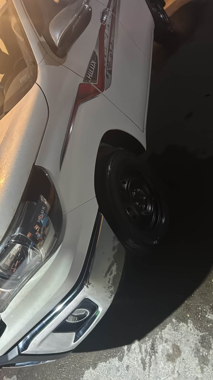 السلام عليكم
تويوتا هايلوكس 
سنة الصنع 2025
حجم المحرك 2.7vvt
نوع الوحه بغداد حمل
كير عادي 
4*2
وكالة ساز
السياره كلين تايتل 
الممشى 30.785الف
السعر 240ورقه وبيها مجال 
للاستفسار الاتصال على الرقم التالي مكان السياره بغداد
***********

