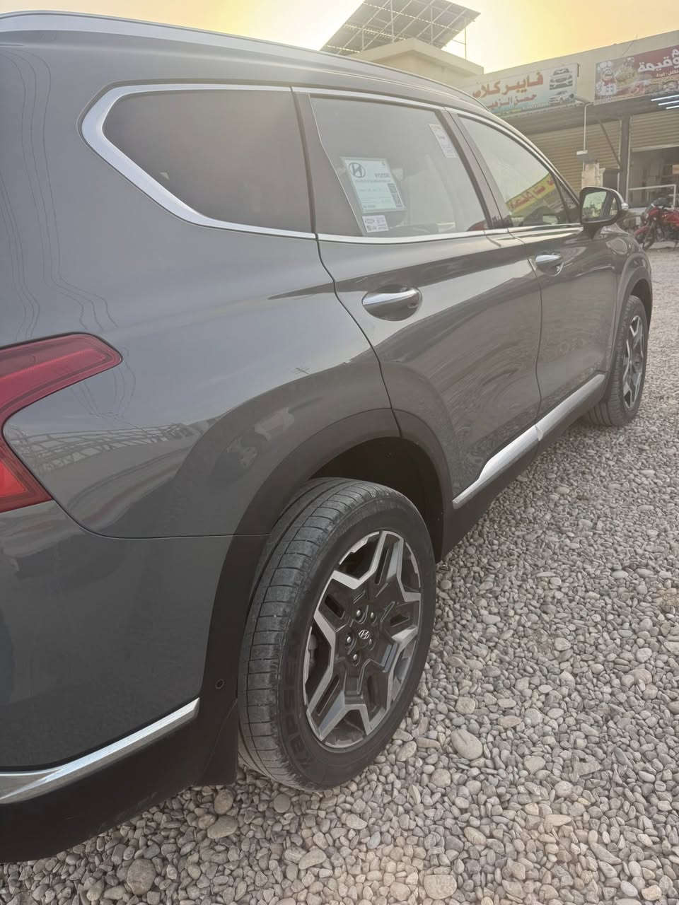 السلام عليكم للبيع

سنتافي كالكرافي فول الفول اعله فئه بالسنتافي

مواصفات بالسايد 
حادث بنيد بدون دواخل 

موديل 2023
رقم بغداد 

المواصفات :

محركها 1600 " توربو 281 حصان (اقوى عزم من الستة سلندر و اقتصا

  كير  8 نمر  دبل كلج 

1- تشغيل بصمة و تشغيل عن بعد

بصمة دخول و بصمة خروج

السيارة تتقدم و تترجع من البصمة

2- فتحة سقف بنوراما 

سقف كنتارا

3- _4_كامرات 360 درجة

4- _12_ حساس و رادرات 360 درجة 

خاصية الاوتو بارك 

رادار امامي خلفي توقف ذاتي رادار جانبي تنبيه و نقاط عمياء

5- جميع الكشنات كهرباء 

جميع الكشنات جلد

كشنات امامية تدفئة تبريد 

الكشنات الخلفية تدفئة

كشن سايق خزن وضعيات

مع بردات خلفية بلاد

6- اشاير بالمري

مري شفط 

مري قلاب مع البك

7- شاشة كبيرة معَ نظام سماعات هارمن كاردن 16 سماعة

مع نظام Apple CarPlay, Android Auto

ايضاً انارة محيطة داخل السيارة متغيرة الألوان 

مع نظام شحن وايرلس للهاتف

ايضاً اوامر صوتيه

8- اربع انظمة قيادة (سبورت ،كومفورت ، ثلجي ، سمارت)

عداد السرعة في شاشة السائق يتغير حسب نظام القيادة

مع نظامHTRAC ( الدفع الرباعي)

مع نظام نزول المنحدرات

9- هاند بريك بصمة

نظام اوتو هولد

10- داتشو بالجامة الامامية للسائق لعرض السرعة و تحذير المسارات

11- لايت امامي اربع عدسات زنون عالي ناصي مع لد نهاري 

بك لايت لد 

اشارة ترحيب عند الاقتراب من السيارة

12- صندوك شفط كهرباء ايضاً فتح تلقائي 

14- كامرات اشارة في شاشة السائق 

15- ويل كب حجم 20

16- نظام اطفاء و اعادة تشغيل الاقتصادي في الأزدحام 

17- تدفئة بالستيرن ، شفتات بالستيرن

المواصفات بعد هواي بيها

السعر ٢٣٠ ورقة وبيها مجال بسيط

مكاني : ديالى 

للاستفسار : ***********
