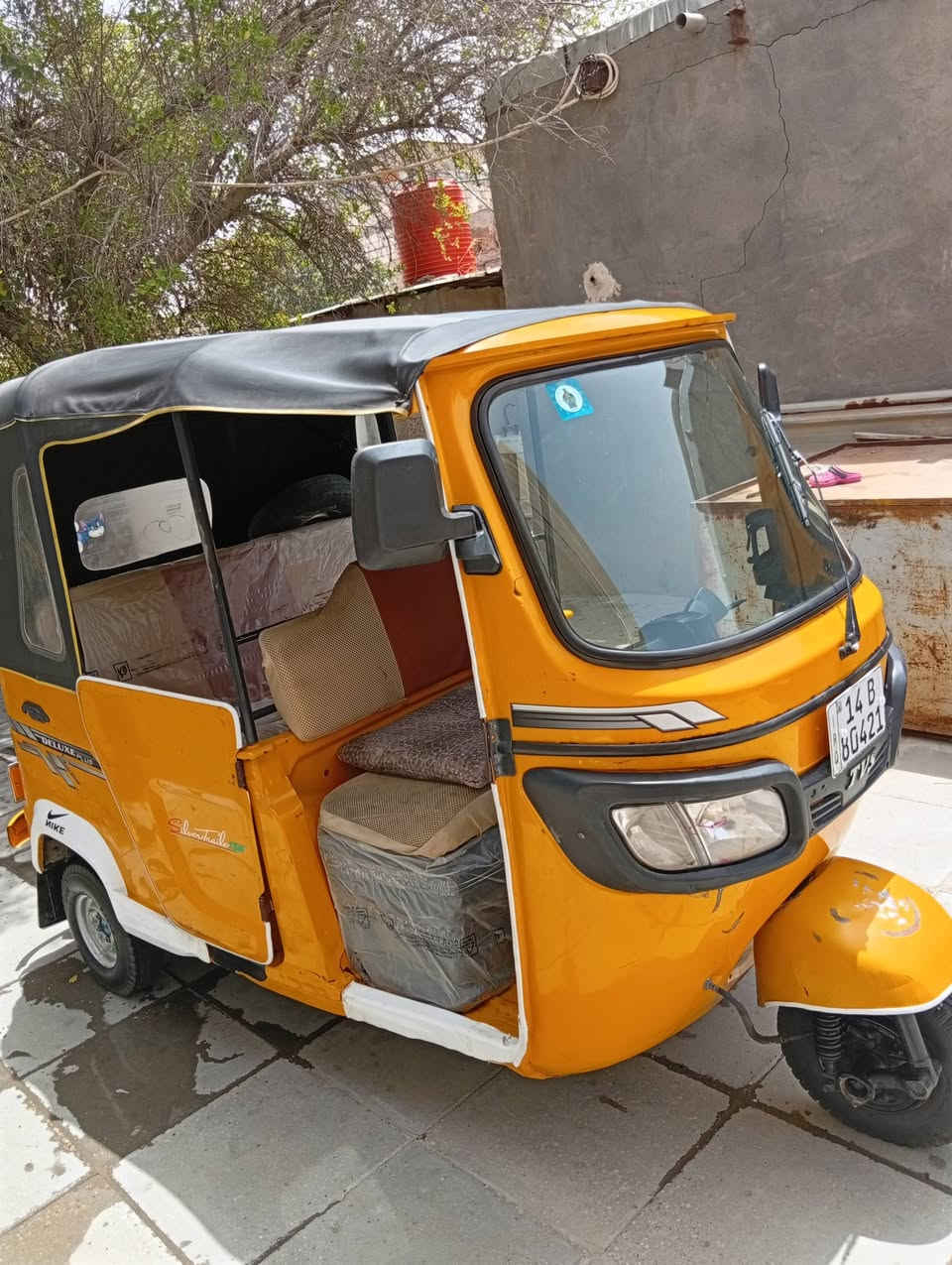 السلام عليكم تكتك للبيع TVS مديل 21 رقم وسنويه البدي نظيف المكينه جديده مجفته تجفيت شركه  مره وحده صاعده هزه صارلها اسبوعين السعر 6،800 وبيها مجال قليل العنوان البصره ام قصر  الرقم ***********
