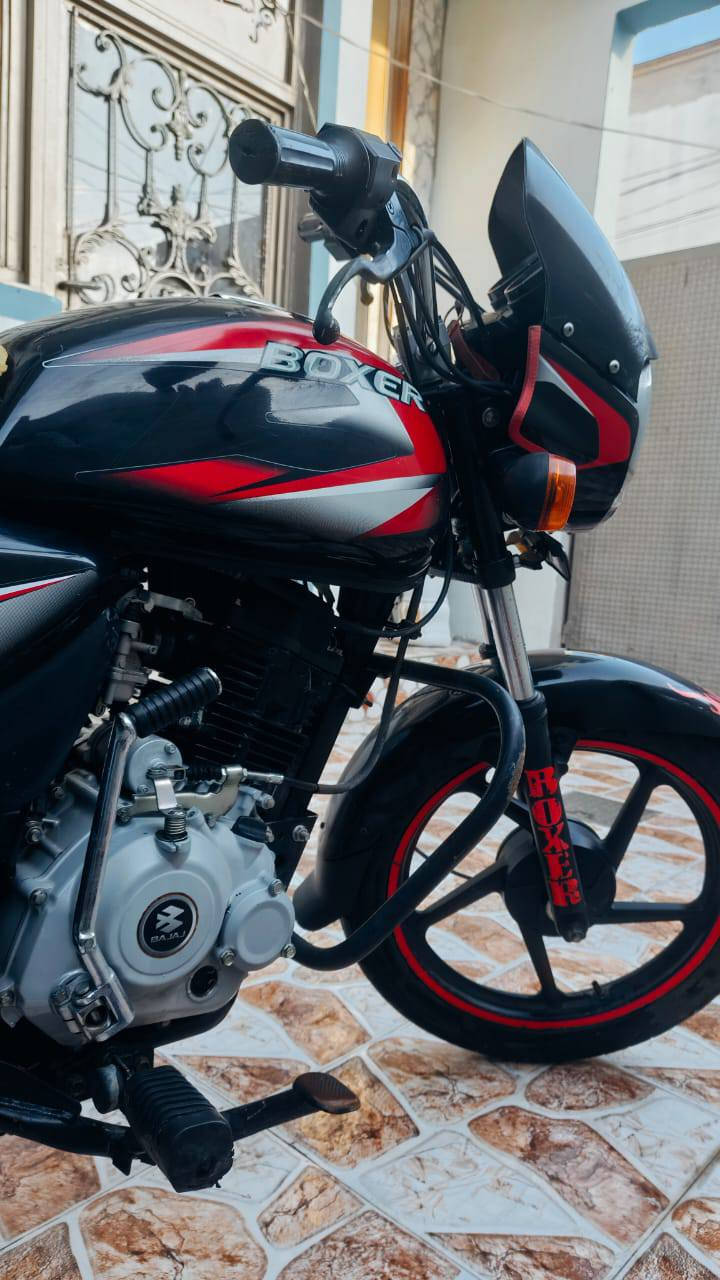 سلام عليكم دراجة بوكسر مودل ٢٢ نضافة واضحة ماشية ٣ آلاف كاملة مكان ديالى بعقوبة ***********
