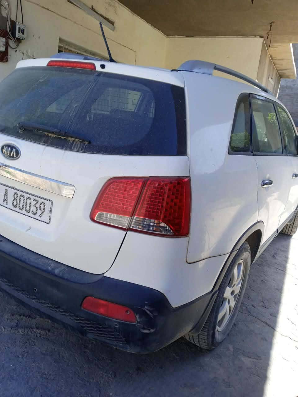 سورنتو 2012 خليجي
6 سلندر فول مواصفات بيها 3 قطع صبغ بيها سونار سيارة جديدة وجاهزة رقم جديد الانكليزي .
العداد /150 الف كيلو 
 العنوان /حله / سنجار 
السعر / 123 وبيها مجال 
للتواصل ***********
