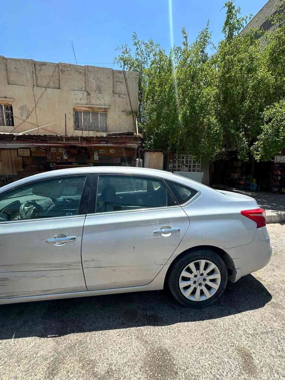 نيسان سنترا 2016
كلشي بيها شغال ماعدة الكير كايم
حادثها باب السايق والبنيد بامريكا
تبريد مكينه كلشي بيها مابي اي مشكله
بس الكير كايم 
ب 95 وبيها مجال مكانها كربلاء
***********
