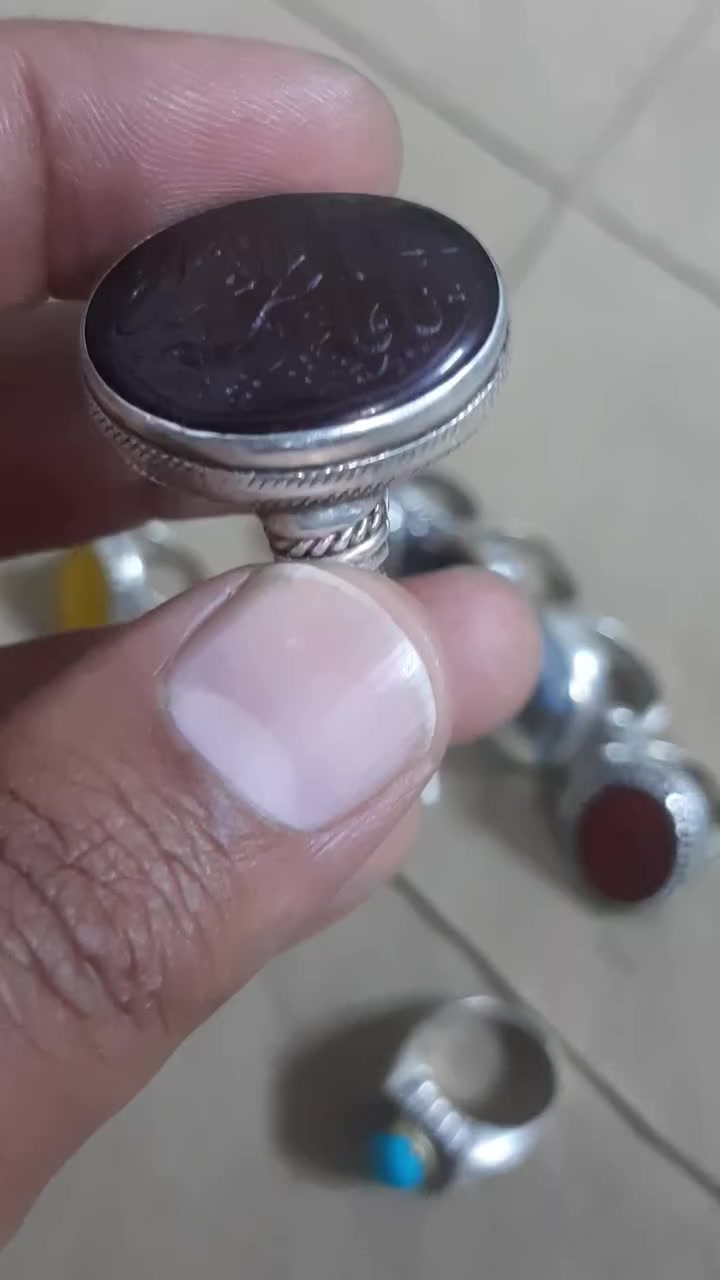 محابس ٩ شلع نهايتهن على ٦٠ الف القطعه بيهن كرزي وبيهن صياغات ثقيله بغداد مدينه الصدر


**إذا كنت صاحب هذا الإعلان وتريد حذفه لأي سبب، رجاءا أرسل رسالة إلى الدعم الفني**