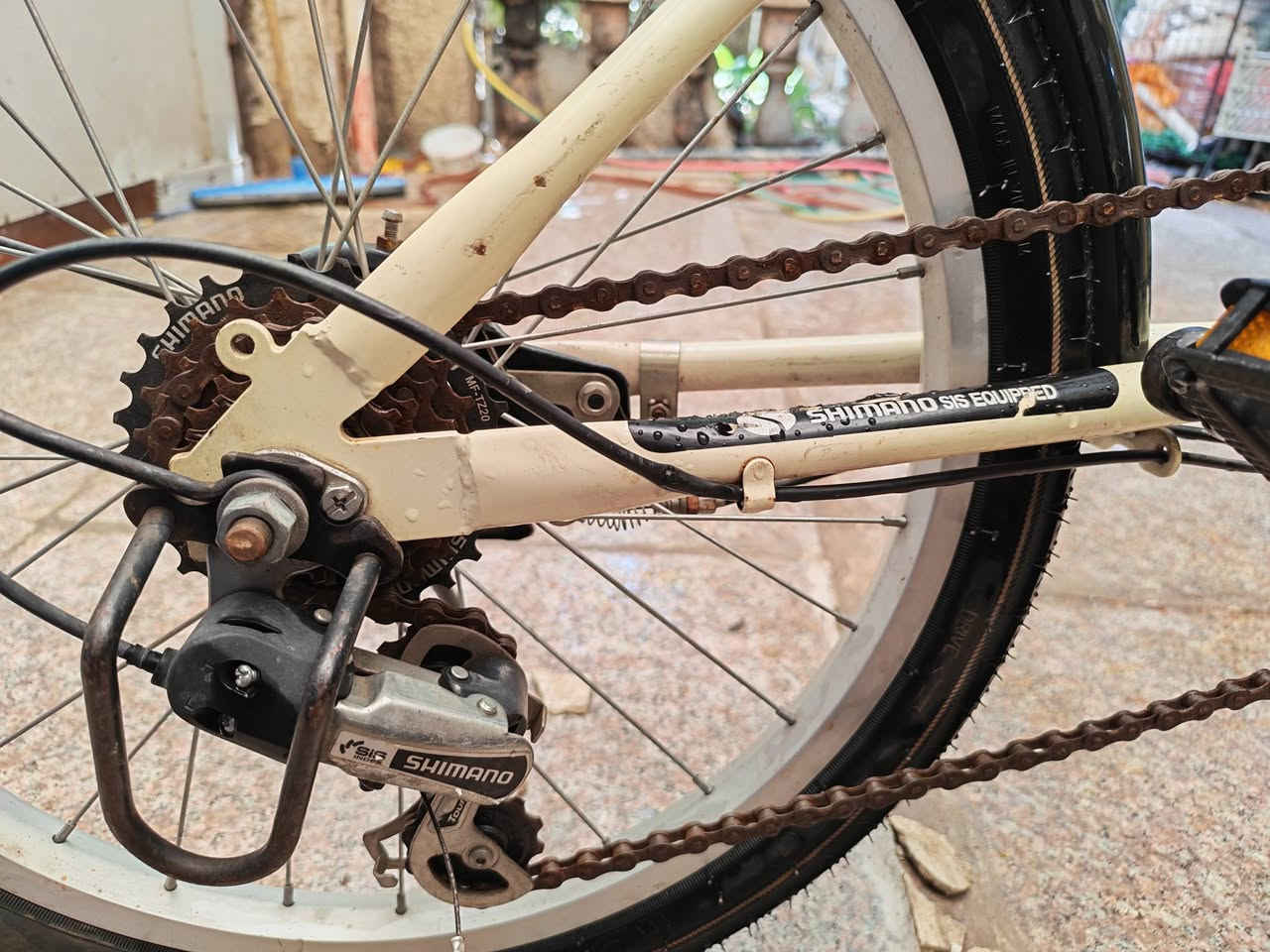 🚲✨ للبيع باسكل ياباني أصلي بحالة ممتازة ✨🚲
للبيع باسكل Raychell صناعة اليابان 🇯🇵

✅ قابل للطي (يتطبق) وسهل الخزن والنقل

✅ نظام تبديل السرعات  Shimano الأصلي

✅ استخدام قليل ونظيف جدًا

✅ تم تبديل التايرات والچوابة (جدد)

✅ إضافات مميزة:

🛒 سلة أمامية للتسوق

💡 فسفورات للسلامة والشكل

🔧 جاهز للاستخدام بدون أي تصليحات

💰 السعر المطلوب: 105000 دينار فقط

📍 المكان: بغداد – الحرية

📞 للتواصل: ***********

فرصة مناسبة للبيت، المشاوير القريبة، والرياضة 🚴‍♂️
