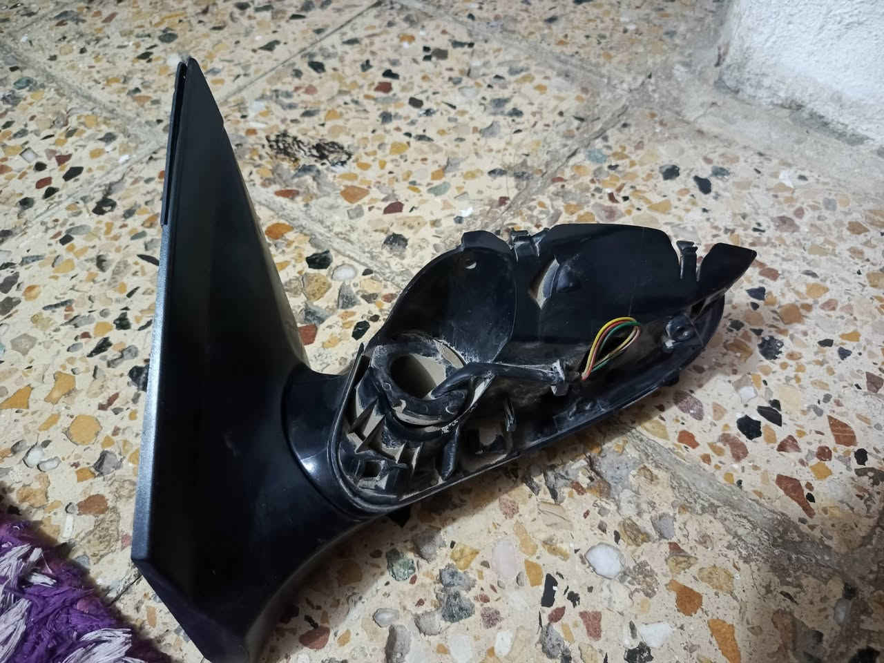سلام عليكم هذني غراض اصليه مال اكسنت للبيع 
مسجل بلادي بلوتوث نضيف حيل ويا الإطار مالته 
مجول شغال ع فحص مال مكينه 1600 
حساس الطرق تفصيخ مال محرك 1600 اكسنت من 12 لل 16
مرايه جانبيه كامله كهربائيه يرادلها جامه وكفر شغاله مابيها شي مال اكسنت 13 
الي يريدهن يتصل ويدلل مكاني بغداد حي الجهاد ***********
