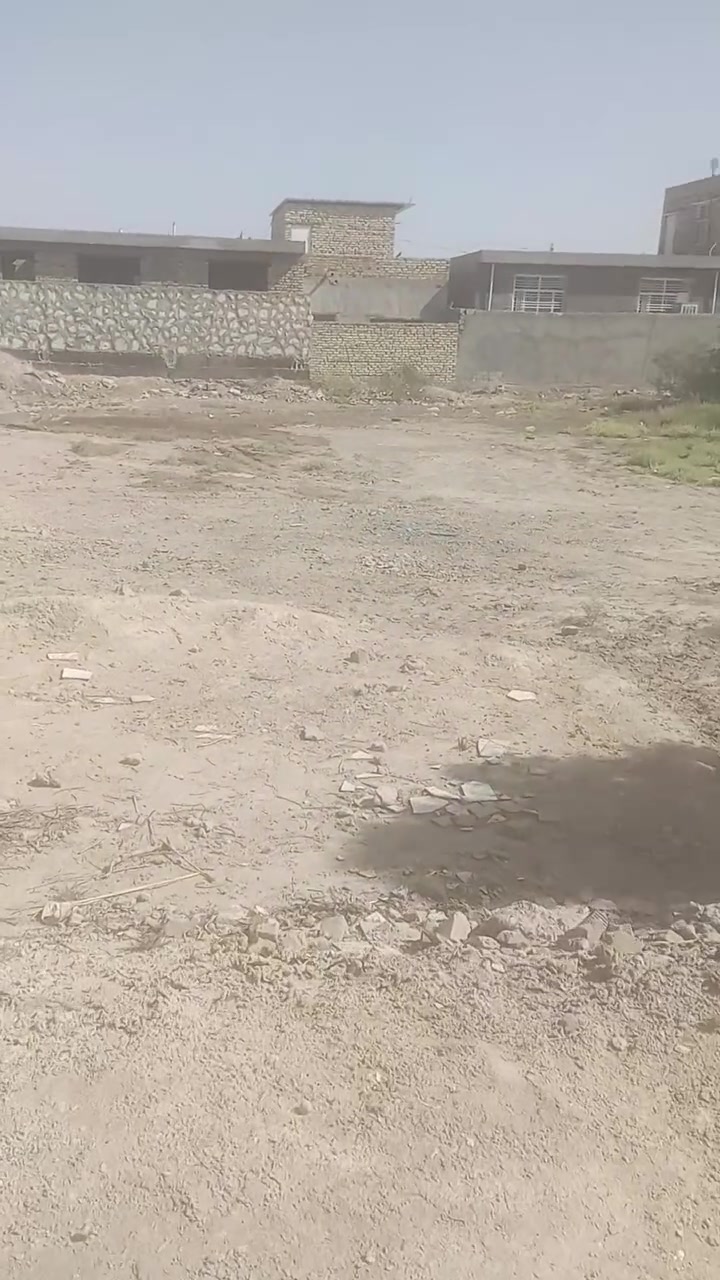 قطعه مساحه 340 متر للبيع المستعجل طابو زراعي25 تحويل مباشر بطابو واجه 9 متر وربع  حله سيف سعد ورديه  خلف معمل بلوك ابو كبيره مجاور المولوده وسط حي سكني كبير كما مبين بلفيديو تبعد عن التبليط 40 متر عرض الشارع 7 ونص متر السعر 32 اتصال ***********
