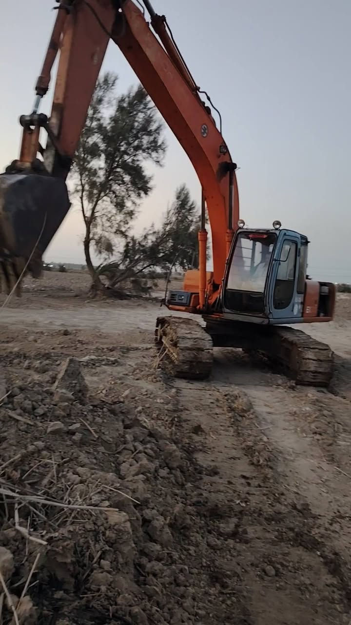 سلام عليكم حفاره فايف البيع
موديل 99 جاهزه العمل رقم واسط اسود خوان مامتواجد بل فيس هاذه رقم راعيه
***********
