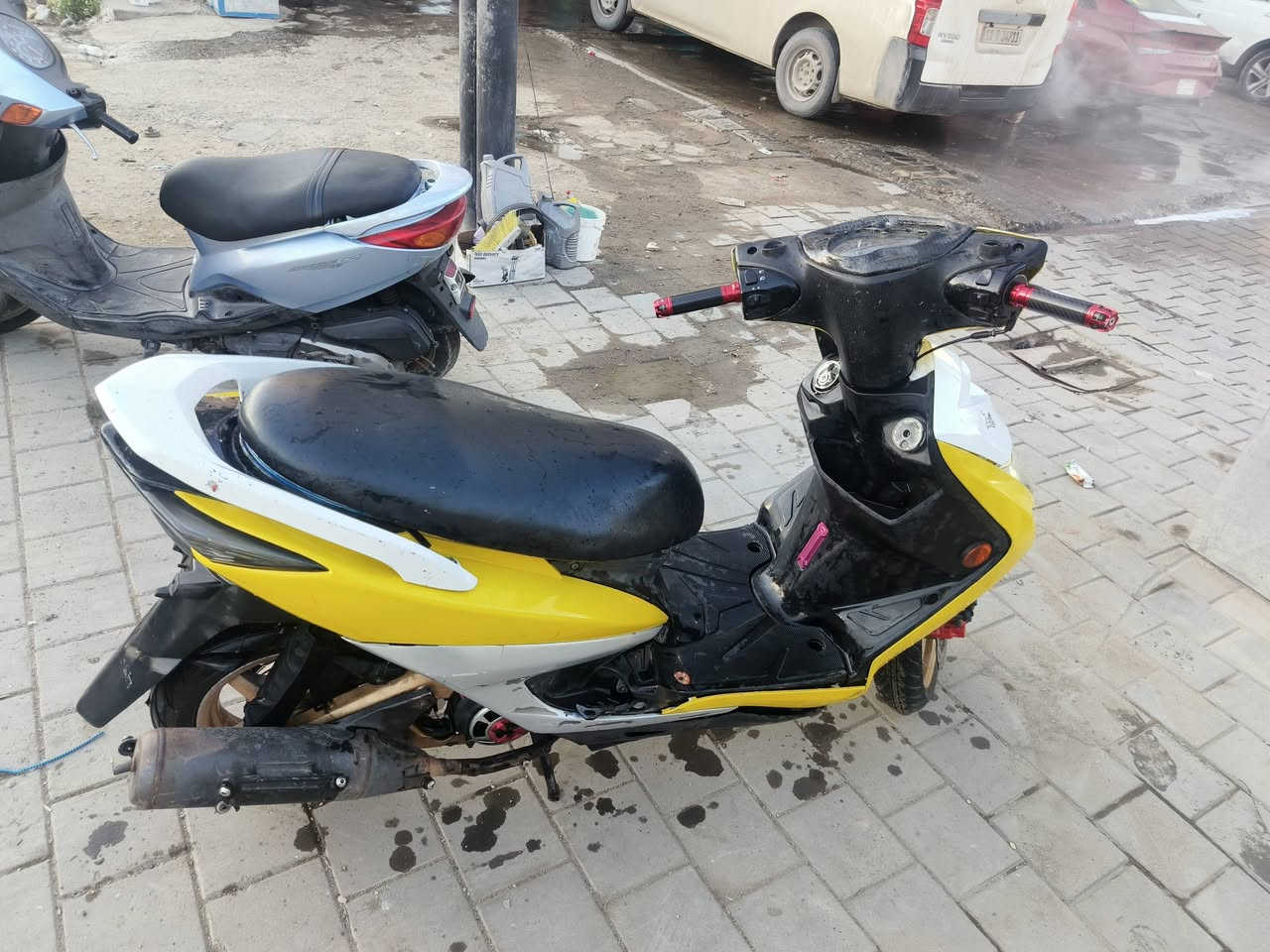 . 
السلام عليكم سكنس لد للبيع دراجه حلوه وكامله مابيه نقص تريشه يسره موجوده نكره دراجه بيه قطعتين كاربون الياف وكلج خلفي ودبلات خلفي وطرر و قبق عنبار وطار كرزي مال شاصي وفلاوين مكينه تخبل سعر 600 وبيهها مجال لطيبين مكاني حي اور. ***********.
