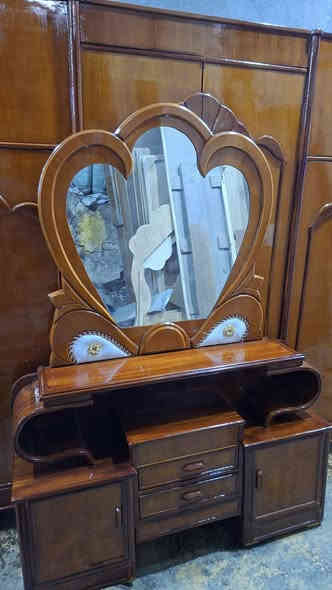 السلام عليكم غرفه مستعمله صبغ حراري تسكام درجة أولى داخل خارج صاج ارتفاع الكنتور ٢٦٠ الطول ٣٨٠ 
*********** ضرغام النجار .
