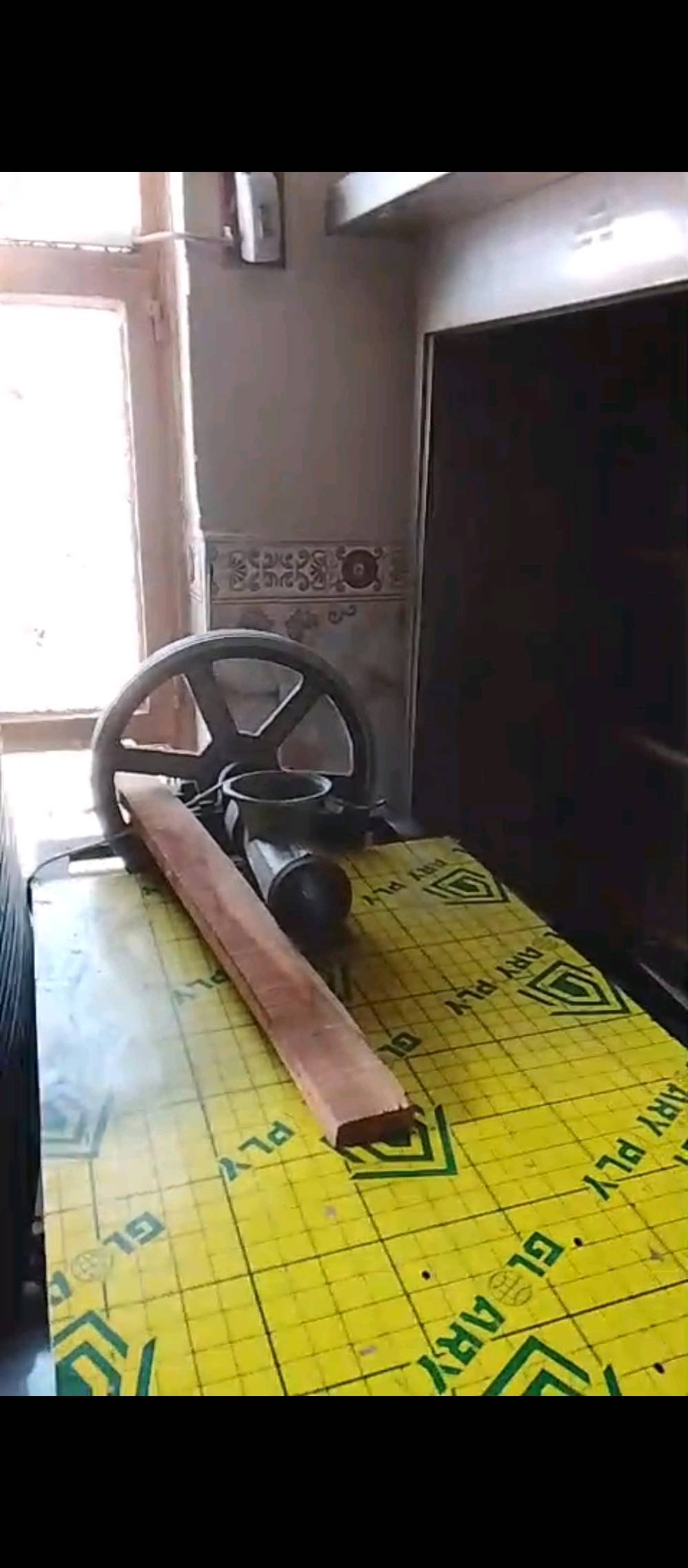 اغراض محل كامله للبيع 
شوايه  دجاج  أو  سمك السعر  ٣٥٠ 
مبرده كبيره السعر  ٦٠ 
ميز  حديد للتقطيع السمك السعر  ١٠٠ 
مثرامه لحم أو  حمص 
السعر ٢٥٠  
مكانه مدينة الصدر ناصرية