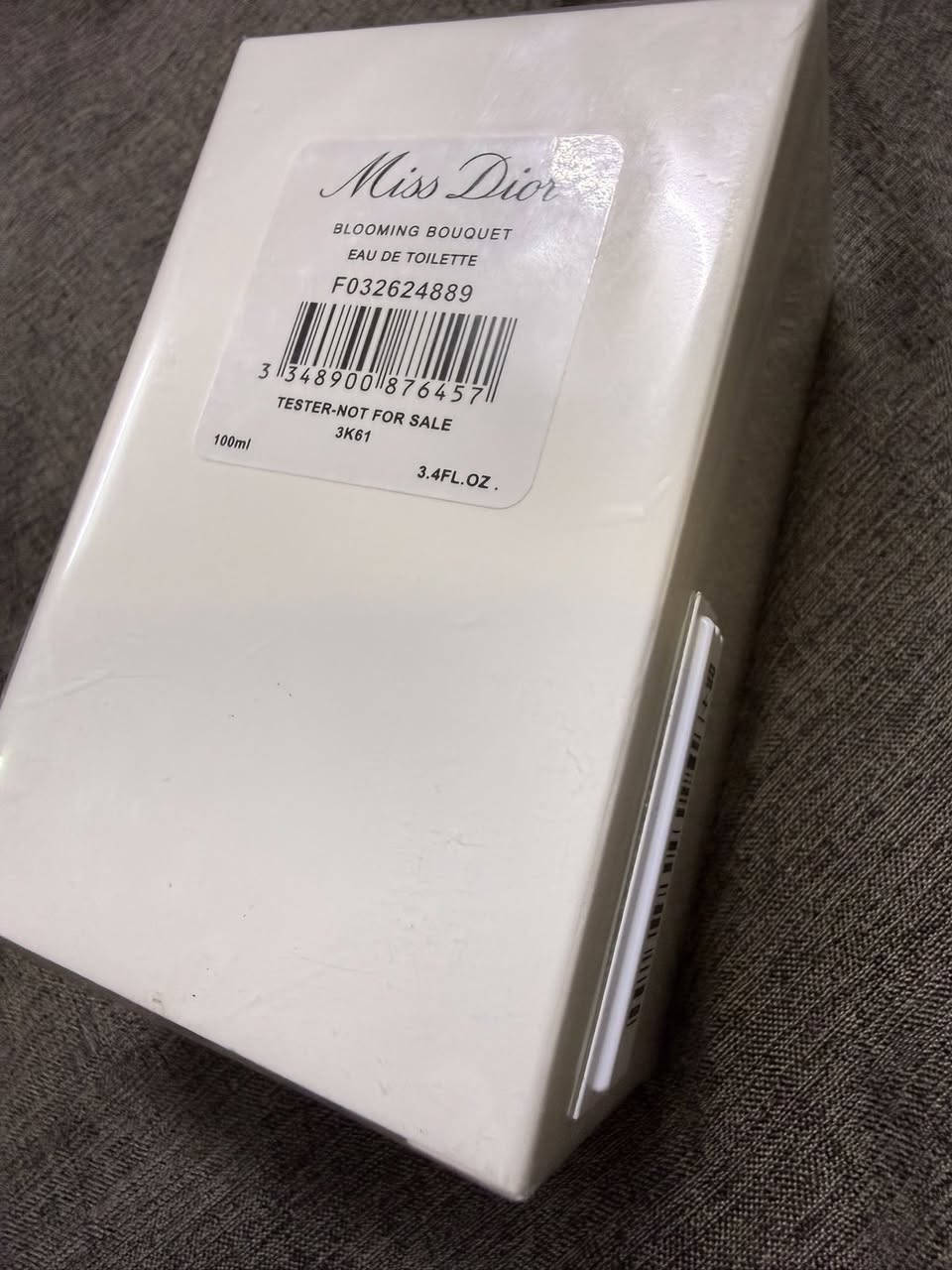 � للبيع – عطر Miss Dior Blooming Bouquet 🌸
استمتعي برائحة أنثوية ناعمة تنبض بالأناقة والانتعاش مع عطر Miss Dior Blooming Bouquet Eau de Toilette.

✨ نفحات زهرية رقيقة ومميزة
✨ مناسب للاستخدام اليومي والمناسبات
✨ حجم 100 مل
✨ ثبات وفوحان يمنحانك إحساساً بالانتعاش طوال اليوم

للتواصل والاستفسار يرجى مراسلتي على الخاص.

Miss Dior Blooming Bouquet… لمسة من الرقي والأنوثة في كل رشة. 
💋


**إذا كنت صاحب هذا الإعلان وتريد حذفه لأي سبب، رجاءا أرسل رسالة إلى الدعم الفني**