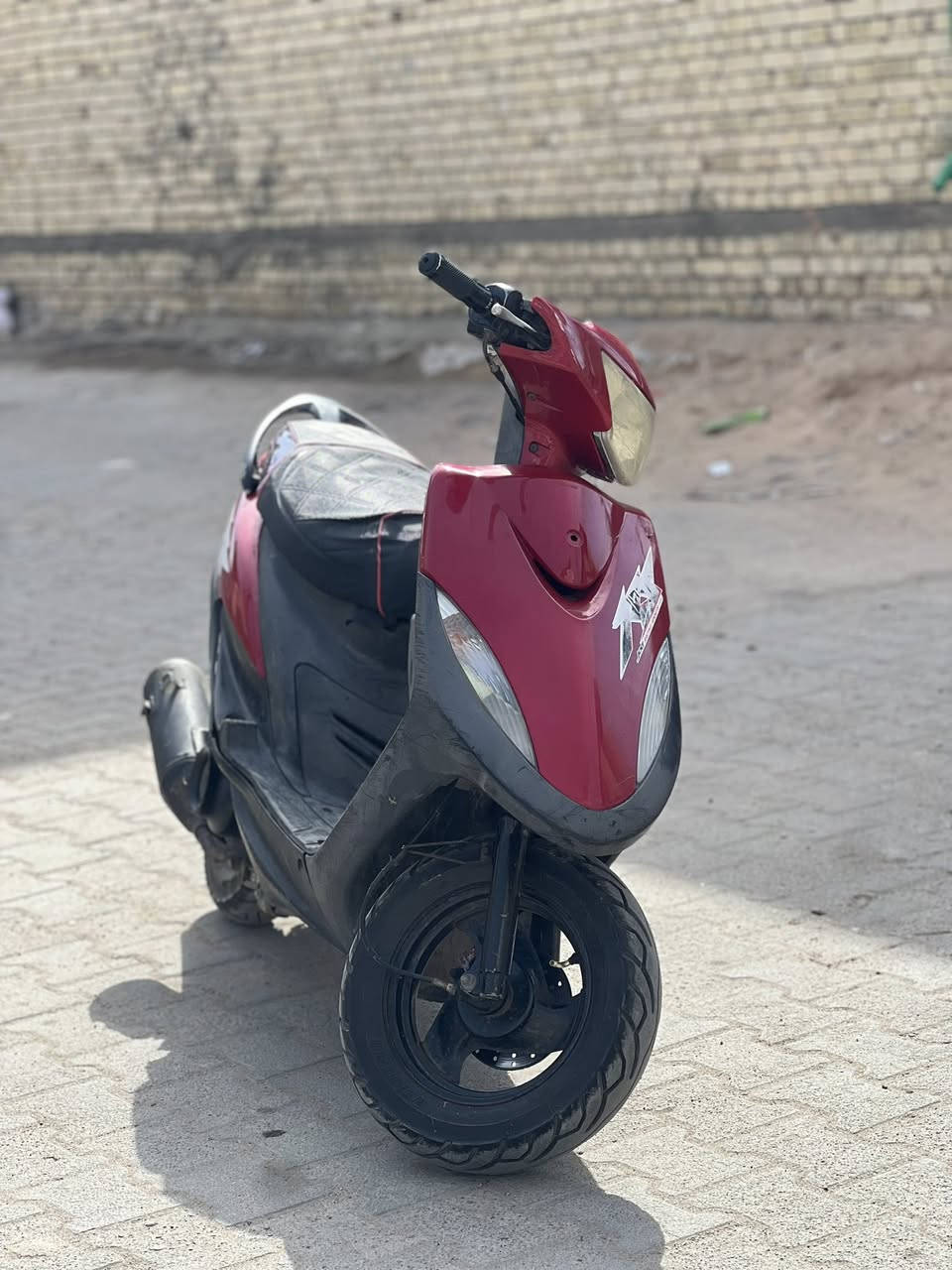 سلام عليكم دراجا ماكس للبيع دراجه اخت رمبا سواداته ختم واحد ويا لمكينه حتا تريشا ول صفحا مال هندر هم مختمه كفرات هم مختمه بس مو ويا لمكينه دراجه بلاديا ما ملعوب بيه كهربائاته شغالا بيه شيال رياضي ماي من لحاريا رياضي يعني بلاد مكاني بصرا جزائر رائدا ب750وبيه مجال حك لجيا ***********
