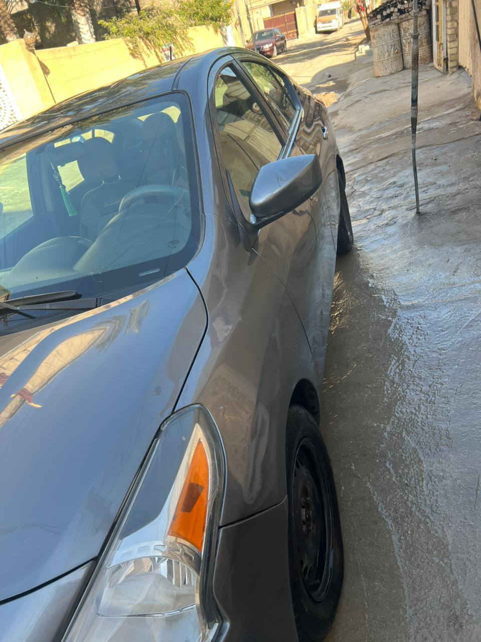 السلام عليكم 
مكلف بالنشر 
نيسان فيرسا 2019 وارد امريكي (كلين اجت حادثها بأمريكا صاعده رصيف فالايرباكات طاكه ) ورقم الشاصي كدامكم تكدرون تطلعون صورها .
بيها باب السائق و الجاملغ الامامي جهة السايق مصبوغات أضر ضربة خارجية هنا بالعراق مواصله للدواخل و باب خلف السايق رش فقط 
الباقي كله مكفول و السونار أمامكم يحكم مكينه ١٦٠٠cc 
رقم بغداد انكليزي بأسمي
السيارة بيها تخم تاير امامي قبل أيام شديته و صدر عليه ادامه جديدة ماشية ١٠٣ الف مايل
تبريد تدفئة فول 
شاشه كامره تحكمات جهتين جام اربعه كهرباء السعر ٩٨ ورقة وبيه مجال بسيط  مكاني الأمين الثانية قرب فلكة الحدادين 
*********** واتساب و اتصال
