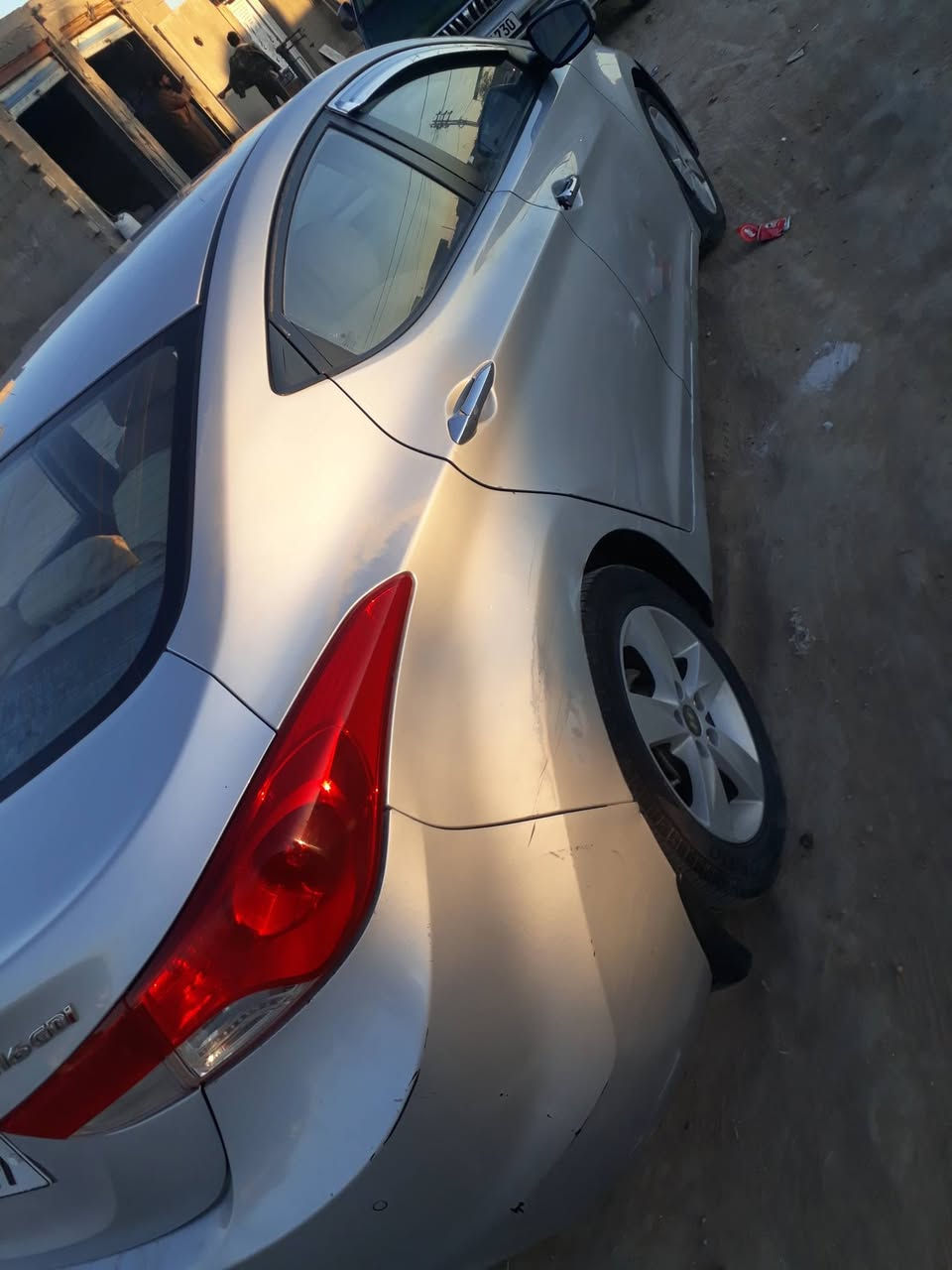 السلام عليكم
سيارة افانتي مؤديل  2011 
سيارة متعؤب عليها ادامه كامله 
تخم تاير فيت بم جدد بلكات 
تبريد ثلج تدفئه كير ممتاز 
مكينه 1600 GDi لا تبخير ؤلا تنقيص 
سنؤيه ؤلؤحات ؤهزة جدد
حداديه نص عمر 
بيها جاملغين جراد ؤباب صبغ الخلفي 
بيها شخؤط ؤ دحجات خفيفه بالجهه اليمنه مثل ما مؤضح بالصؤر 

مكاني ناحية الحريه 

ب 98 ؤبيها مجال قليل سياره متعؤب عليها ؤبيها ادامه كامله 
***********
