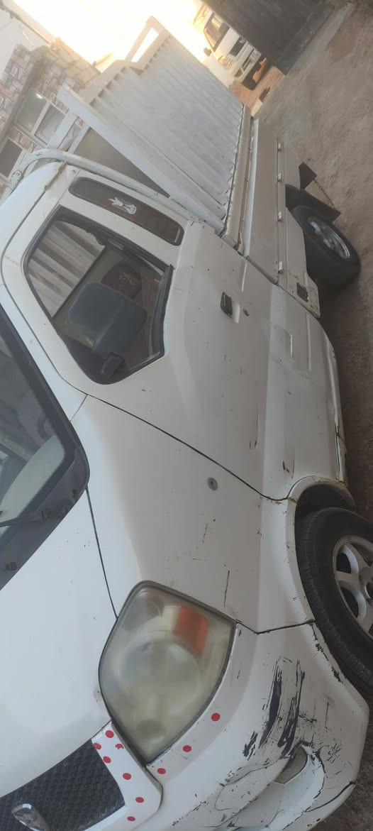 سياره عموشه للبيع كلشي واضح بصوره محرك جديد منقصهة كلشي تواصل عل رقم ***********
