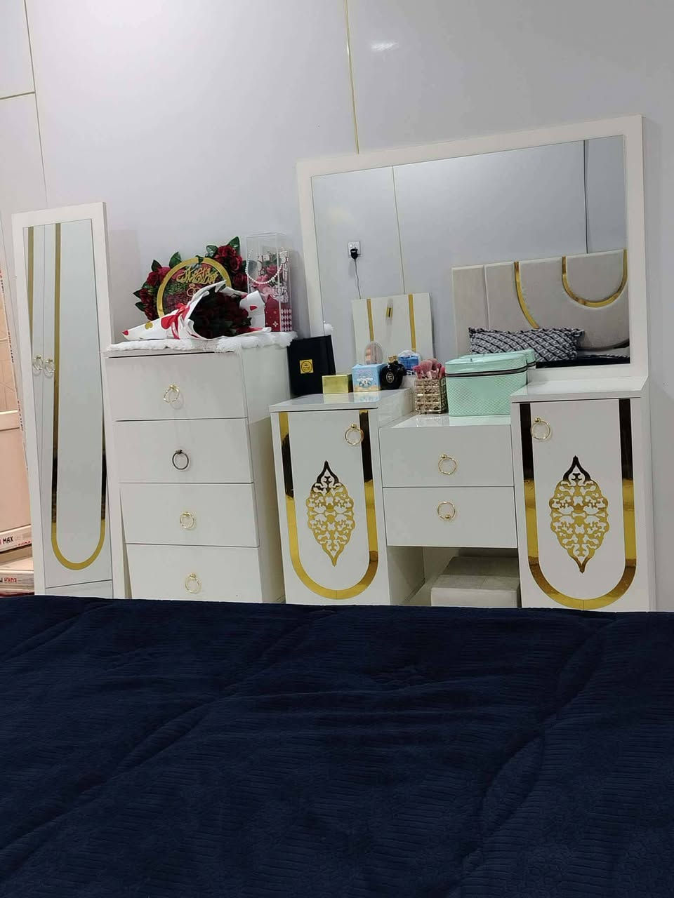 اللبيع غرف نوم مستعمل قليل ***********
