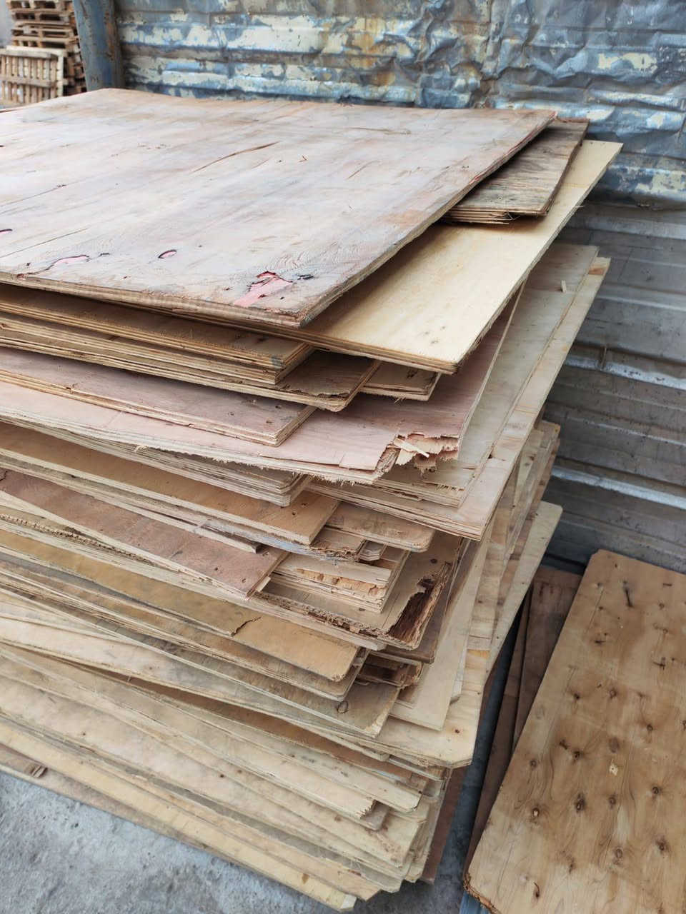 معاكس قياس 110x110 مربع مفصخ ومنضف بدون بسامير السمك 14ملم و12ملم العدد 100 قطعه سعر الوحده 3الاف مطروح مكاني بغداد مدينه الصدر ***********
