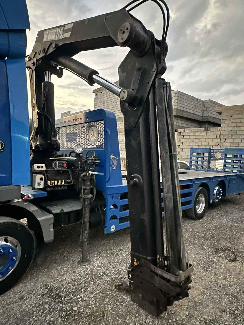 السلام عليكم كرين للبيع هياب حجم 175.        4سلايت  7طن رجلين مخلف السعر 80 @***********
