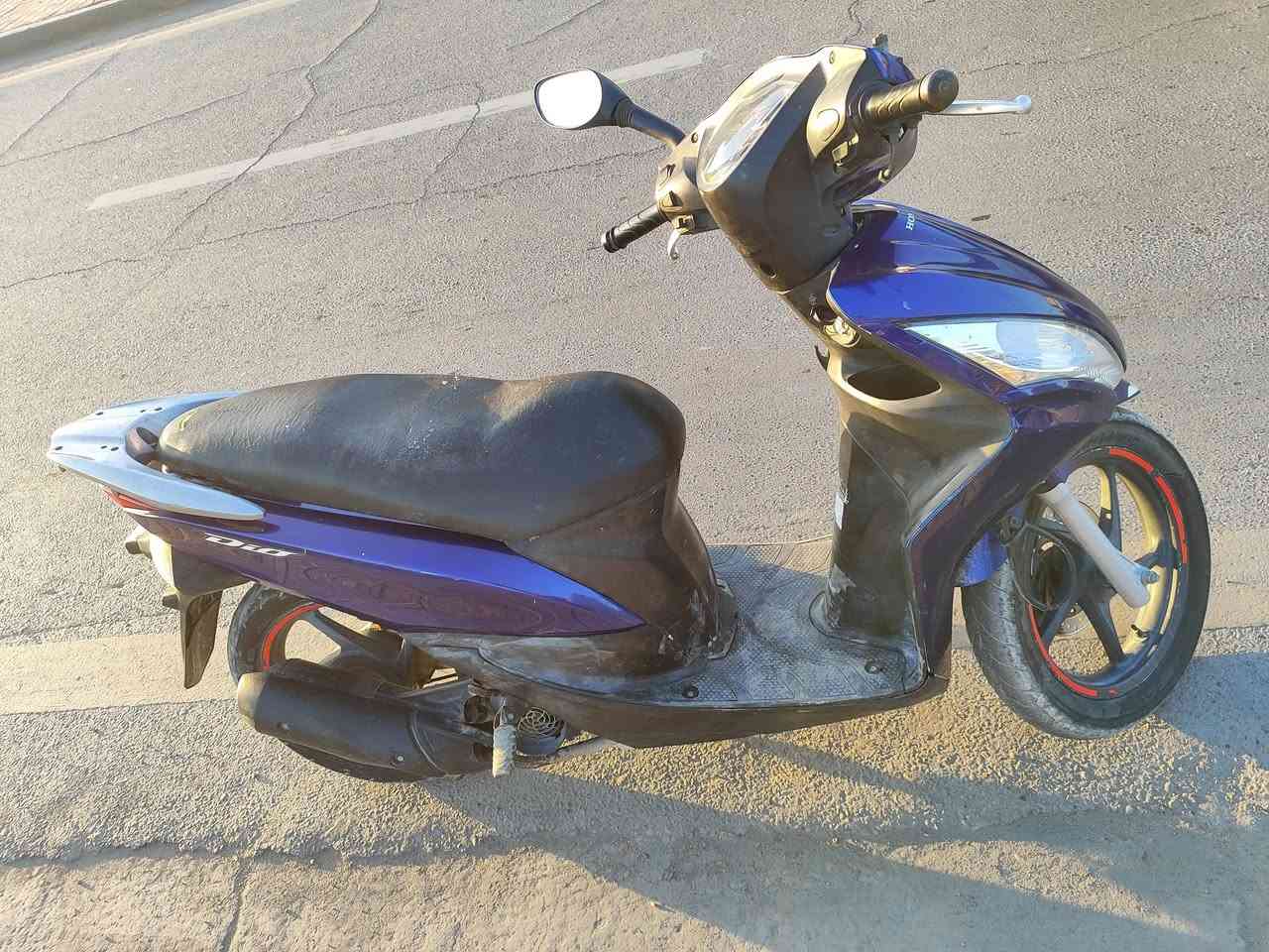 هوندا ياباني للبيع مكاني بغداد العطيفيه قرب جامع براثا سعر 450الف هاتف ***********
