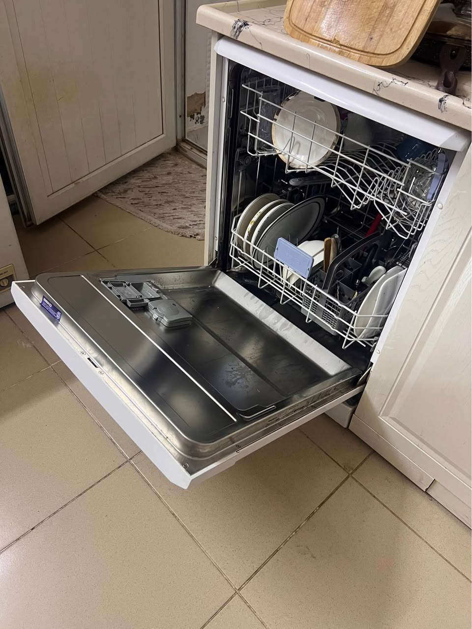 للبيع غسالة صحون بيكو نضيف جدا على وضع الشركة للشراء الأتصال على *********** أربيل, العراق
