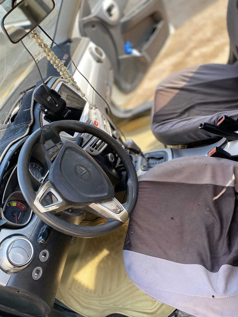 سلام عليكم فاو اولي ترهم مراوس او اطيهة مقدمه علا سياره موديل 2015 بيهة هاي الطخاط البسيطه مثل ما موضح بالصور رقم بغداد تحويل ثاني يوم مكاني كربلاء كير و محرك خير من الله نضيفات السعر 35 و تفاصيل اكثر اتصال ***********
