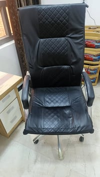 ميز مكتبي • كرسي دوار