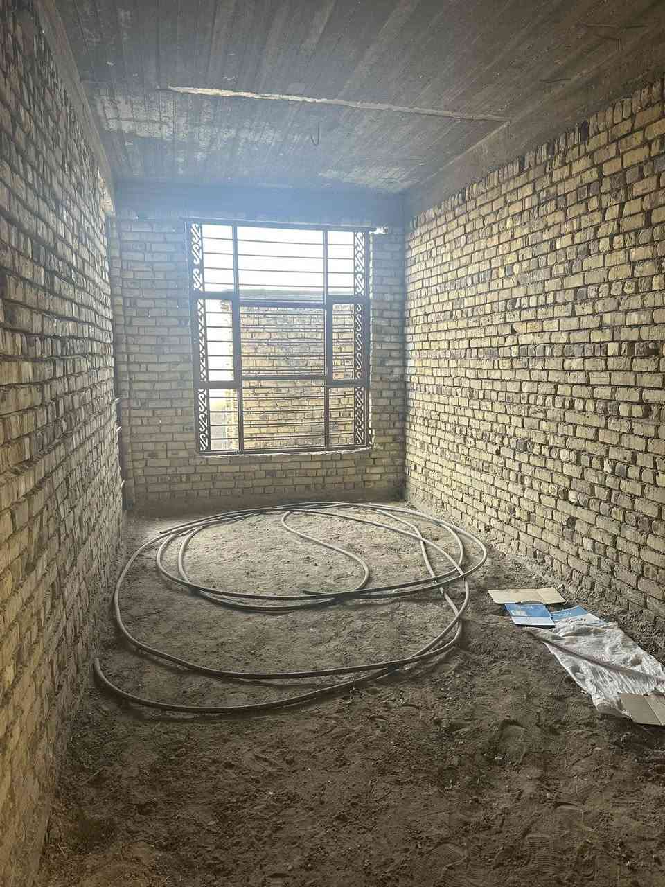 يالله.                                                                        
هيكل مسقف طابو صرف مساحته 125م ام الهوى الجديده مقابيل شارع الحمداني مقابيل توزيع الصحه يحتوي ع شبابيك وبيبان كامل مكمل بناء طابوك كونكريت مسلح يقع ع شارع 30م

للاستفسار اكثر *********** او خاص او واتساب
