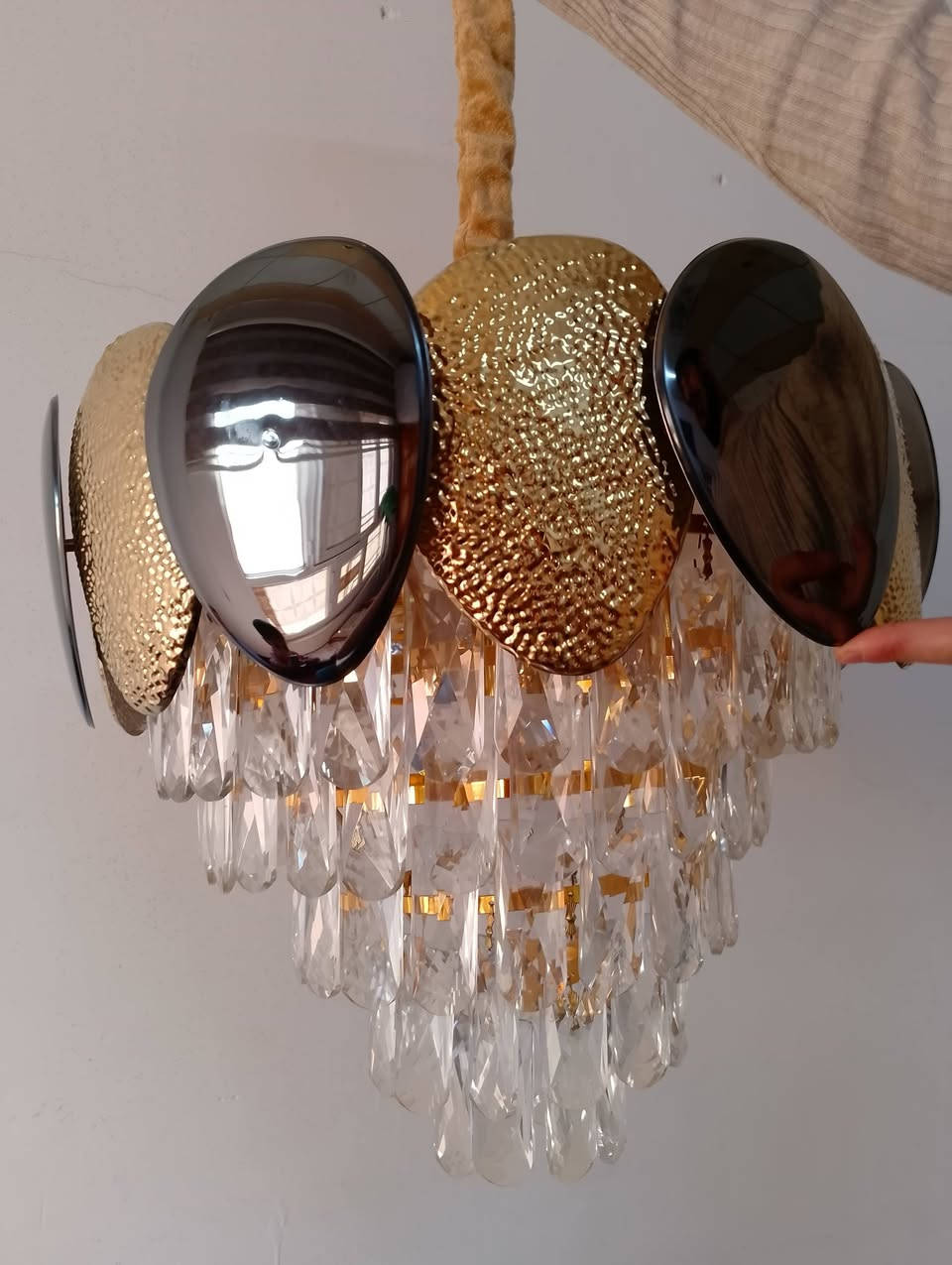 السلام عليكم
ثريات للبيع شرط شغالين كلهم 
الاصغار عدد 5
الكبار عدد 2 
السعر 250 وبي مجال
العنوان موصل ناحية برطلة 
للاستفسار/*********** بي واتساب ايضآ
