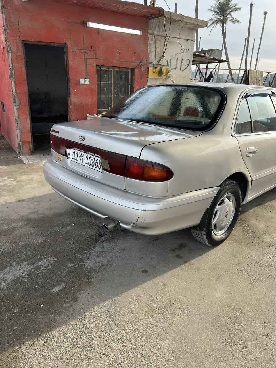 السلام عليكم سونتا 2موديل 1994 كير ومحرك حاويه مكفله من الكص والضربه القويه  رقم دولي بغداد تحويل مباشر بيه ضربه قليله بخشم الجامرلاغ الايسر غرفته جديده كلش بدون اخياس تخم تاير صدر خلفي امامي جديد السياره ترايها كلش حلو كأمره خلفيه مسجل بلازمه سنتر لوك رايت زنون سعره السياره 46$مكان السياره محافظه ديالى قضاء المنصوريه رقم موبايل ***********
