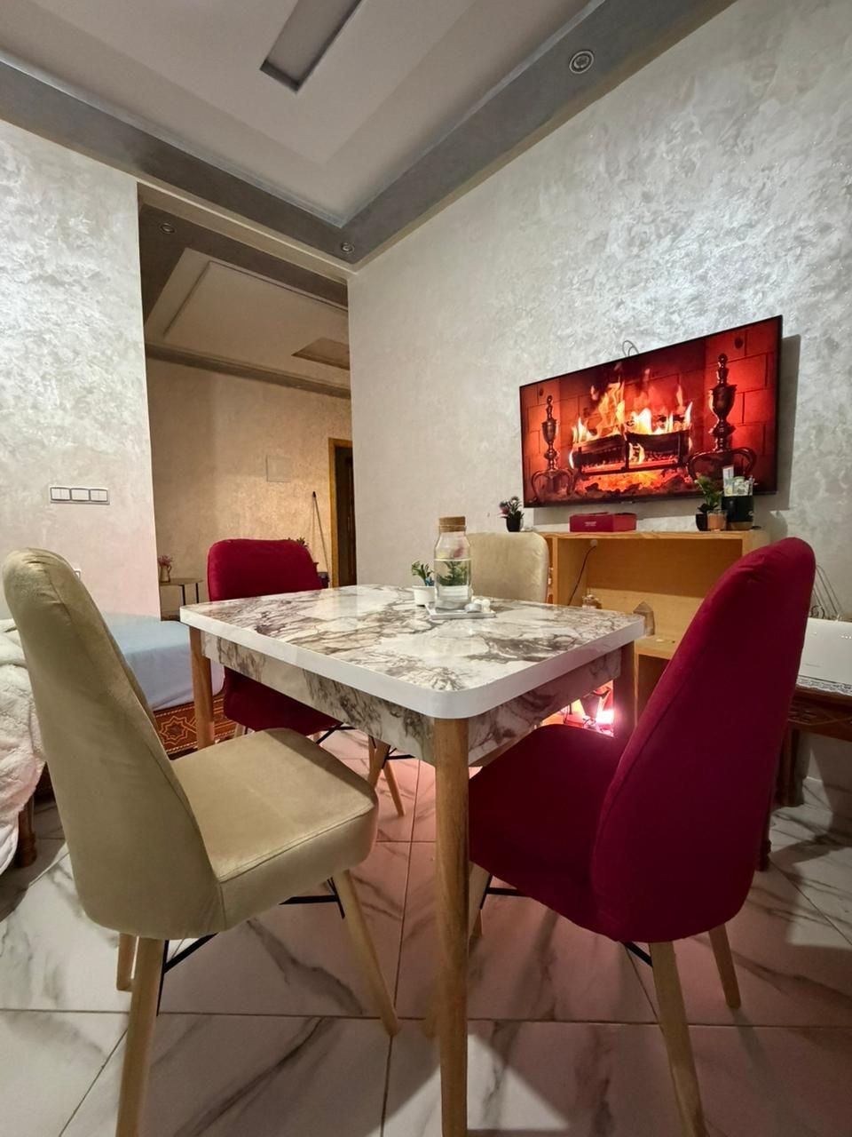 🔥 لأصحاب التاويل والأناقة 😌
👌 *الكمية محدودة*
Mdf 18
Sghira 4 krassa 100/70 *

Kbira 6 chaises 140/80 🔥

Tissu antitache و
 توصيل مجاني 😉🚀
🚚توصيل حتا لباب الدار قلب عاد خلص📨

👌 *ضمان الجودة* 100% *صور حقيقة للمنتج*

📸 شوفو المنتج بعينيكم قبل ما تشريو!
🚀 *احجز الآن* و استفد من التوصيل السريع!
⏰ العرض صالح لطيلة الشھر 😱😱😱
✨للطلب تواصل معنا في الخاص سيدي بوعثمان, الرحامنة


**إذا كنت صاحب هذا الإعلان وتريد حذفه لأي سبب، رجاءا أرسل رسالة إلى الدعم الفني**