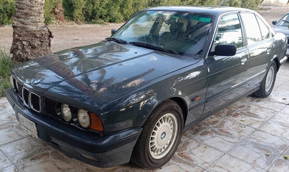 سلام عليكم 
بي ام  525 مسكر فانوس رقم بغداد موديل ٩٣  مصبوغه عام 
كير ومحرك بلاد لا تنقيص ولا بخار صدر امامي خلفي جديد بجم عريض كهربائيات شغاله تبريد شغال ثلج  
تخم تاير جديد 
السعر 52 وبيهه مجال 
المكان بابل المسيب 
الرقم ***********
