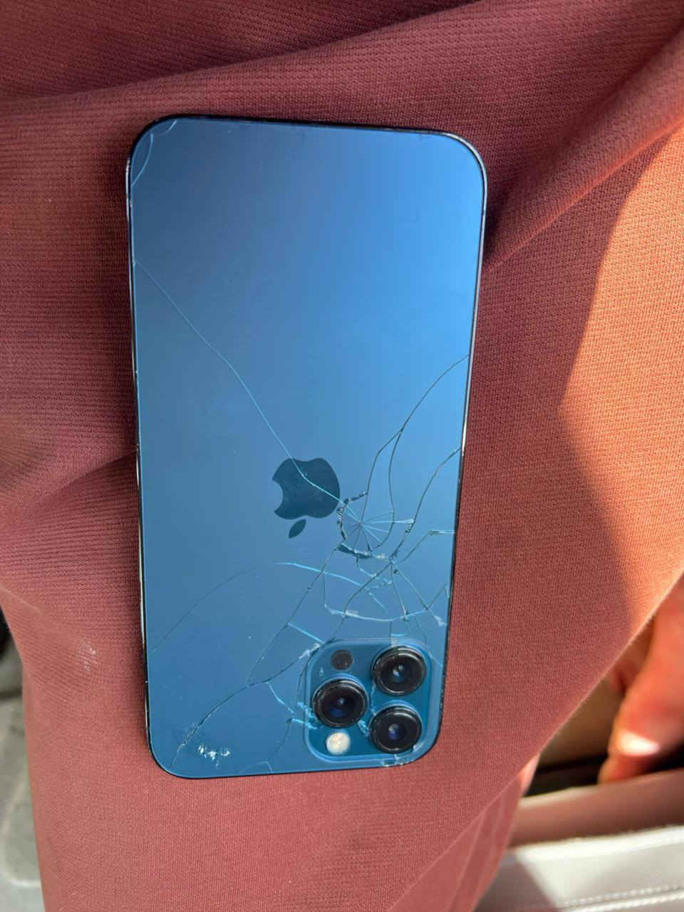 السلام عليكم
ايفون 12 برو ماكس جهاز نضيف
 مامفتوح  برغي عده الضر موضح
 بصوره ذاكره 128 جهاز نضيف 
ه‍ /***********
بي واتساب
