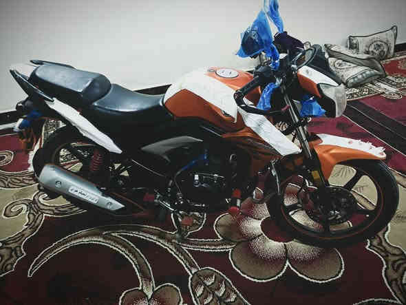 يالله
هاوجي ak موديل 22 مسجل لوحه وسنويه رقم نكليزي دراجه مكفوله مابيها كل نقص كلها شغاله لايت زنون عالي ناصي اشاير رماش حساس بريك امامي خلفي كله شغال دراجه كلها ناعمه وحلوه ومرتبه بالحقيقه انضف من صور.. مراوس فقط مراوس فقط لحد يجي يكلي شكد سعرها مابيع فقط مراوس بهاوجي مسجل شرط بس غير لون 
***********
