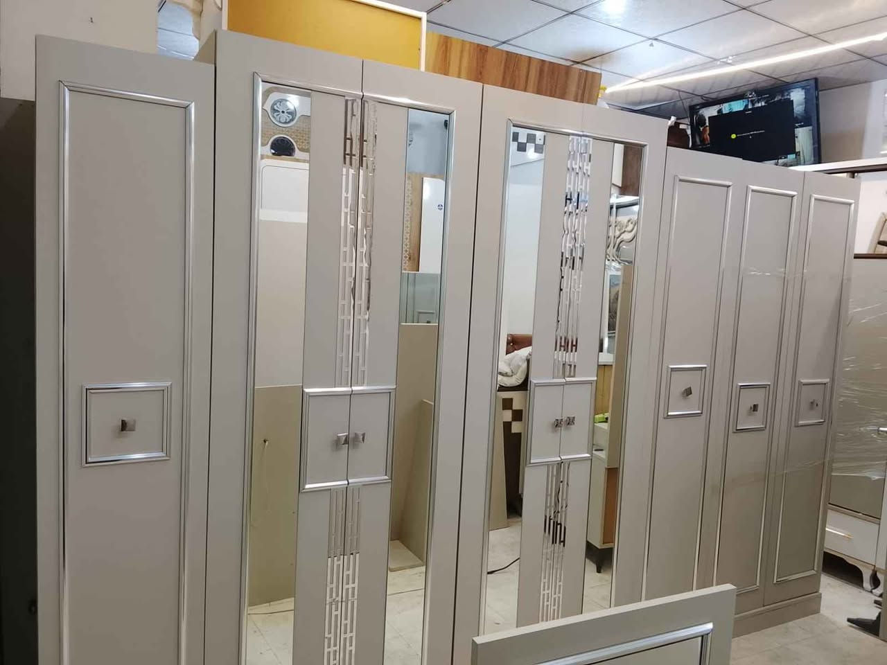 معرض اياد ويوسف غرفه نوم 10 قطع سعره 1,200 ويشد ويا النقل》***********》***********》 كركوك, العراق
