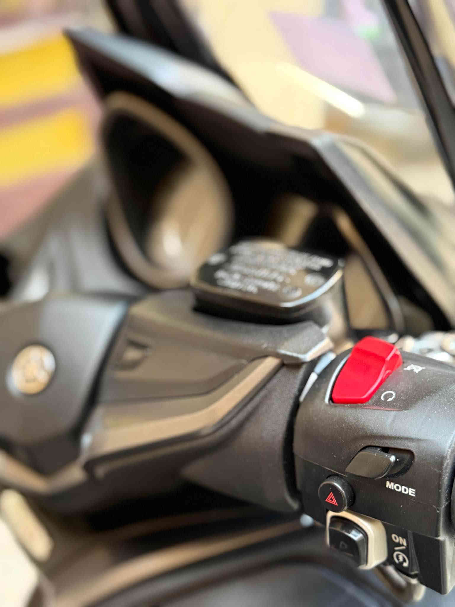 ألسلام عليگم TMAX 2021 وارد ياباني 
ماشيهـ 35 ألف ألفئهـ تاچ ماگس لون زيتوني 
دراجهـ مكفولهـ كفالهـ عامهـ نظافهـ 100/90 
فول مواصفات جامهـ كهرباء ستاند حساس 
كشن تدفئهـ يدات تدفئهـ ومعروفهـ مواصفاتهـا
العنوان بغداد البياع 
*********** 
السعر 80 ورقهـ وبيهـا مجال حگ الچيهـ بغداد
