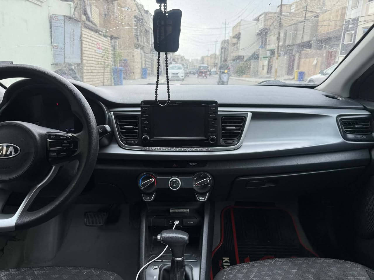 كيا ريو للبيع او مراوس مديل ٢٠١٩ وارد أمريكي محرك الف ستميه كير اي تي ٦ نمر ٣وضعيات سبورت اكيو و عادي  محرك كير جديد تدفاه تبريد صدر جديد منضومه كامره دواره حسسات شاشه كبيره مواصفات S زنون كامله مكاني بغداد بسمي رقم هزه كامله *********** سعر ٩٤ وبيها مجال
