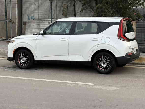 السلام عليكم كيا صول 2022رقم بغداد الجديد
سياره جديده بمعنه الكلمه صبغ جاملغ بدون دواخل بدون تبديل محرك وكير شركه بلاد سياره أخت الزيرو 

محرك 2000دوش 

رادار جانبي 

توقف ذاتي 

قياده ذاتيه 

مانع تصادم 

شاشه كار بلي 

شاشه اعطال بلدشبول 

مانع انزلاق 

تحكم سترن جهتني 

منظومه زنون 

مكان سياره بغداد اخوان السعر١٤٧ مجال بسيط لاستفسار 

***********
