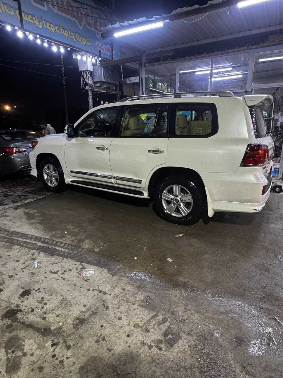 لاندكروز GXR موديل2013 بريميه 6V رقم بغداد دولي مميز بيه شبر بارد بل بنيد وقبق الجنطه اصبعين بارد  السونار مرفق بصور باقي كفاله عامه من كلشي حداديه شرط نعومه فول تخم تاير ياباني سياره جديده كلش داخل نضيف كلش السعر 380 وبيه مجال عنوان كربلاء الهاتف ***********
المواصفات 
فور ويل 
فتحة سقف
ثلاجه 
تبريد 3 قطع 
تبريد مركزي خلفي 
8 ايرباك 
طفايه
لايت زنون عالي ناصي
زراك لايت
مري شفط 
اشاير بل مري
داخل جلد
كشن كهرباء 3دكم
تحكم بلايت
شاشه مال24
كشاف زنون
مانع انزلاق
نضام تغريز
كامرات خلفيه اماميه
حساسات خلفيه
حساسات اماميه جانبيه
وبعد بيه هواي مواصفات
المسافه المقطوعه 186kحقيقي شرط
غير متواجد ع الفيس
